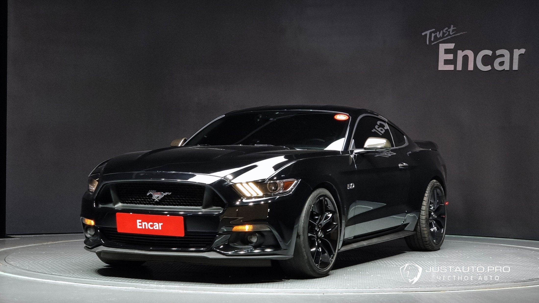 Автомобиль Ford Mustang