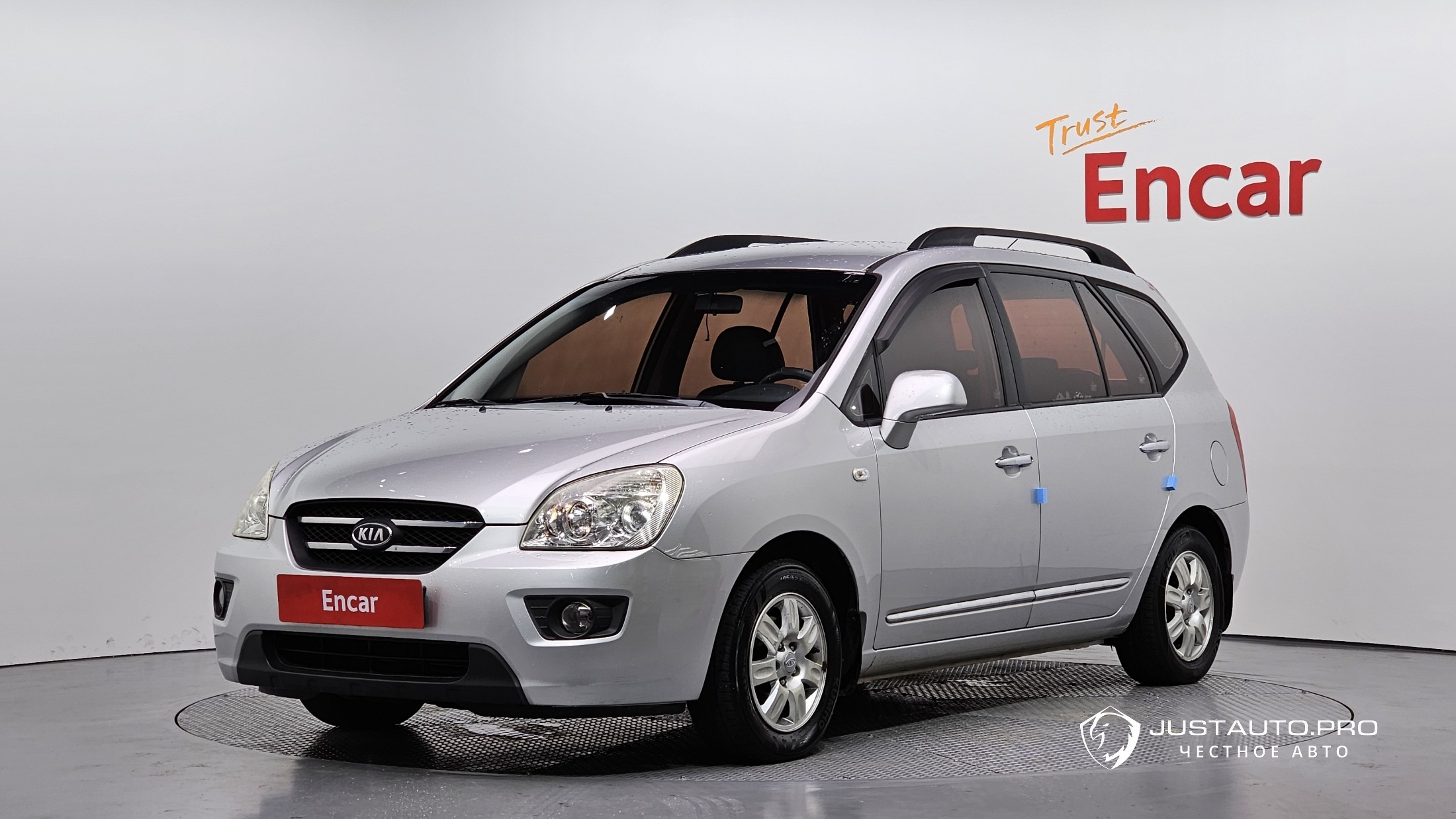 Автомобиль Kia Carens