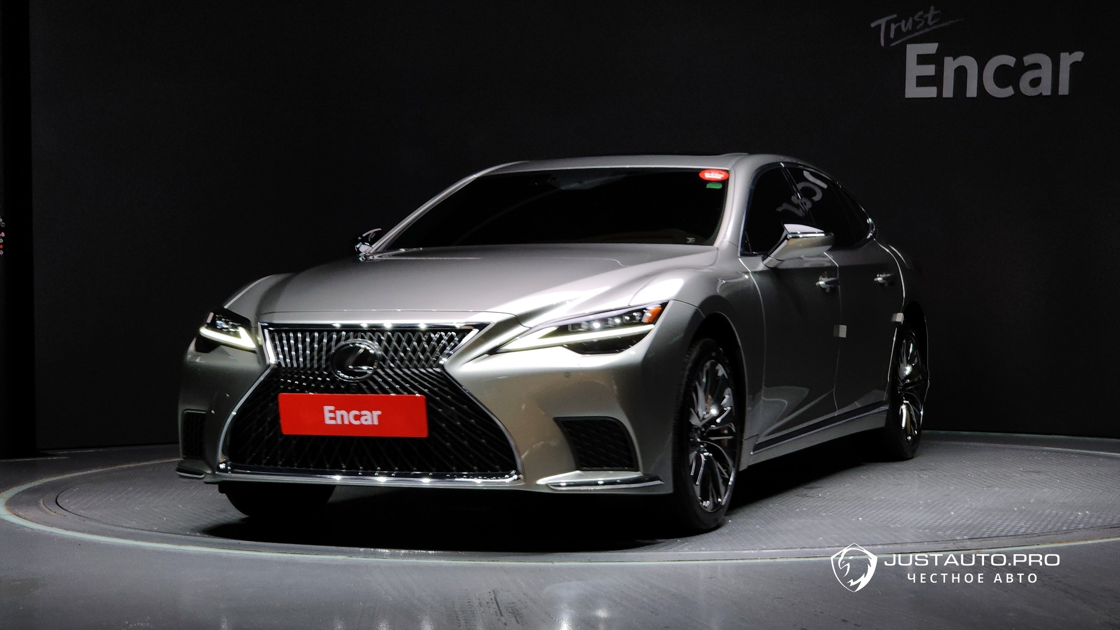 Автомобиль Lexus LS