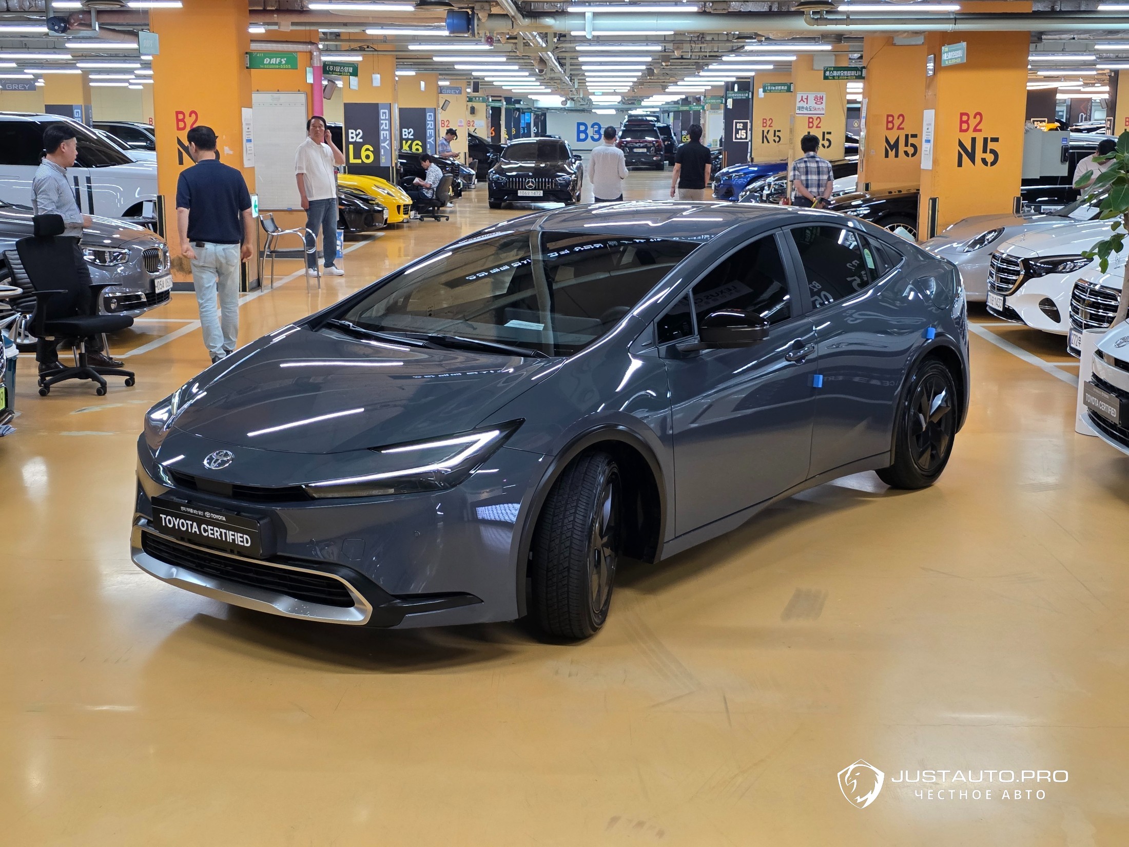 Автомобиль Toyota Prius