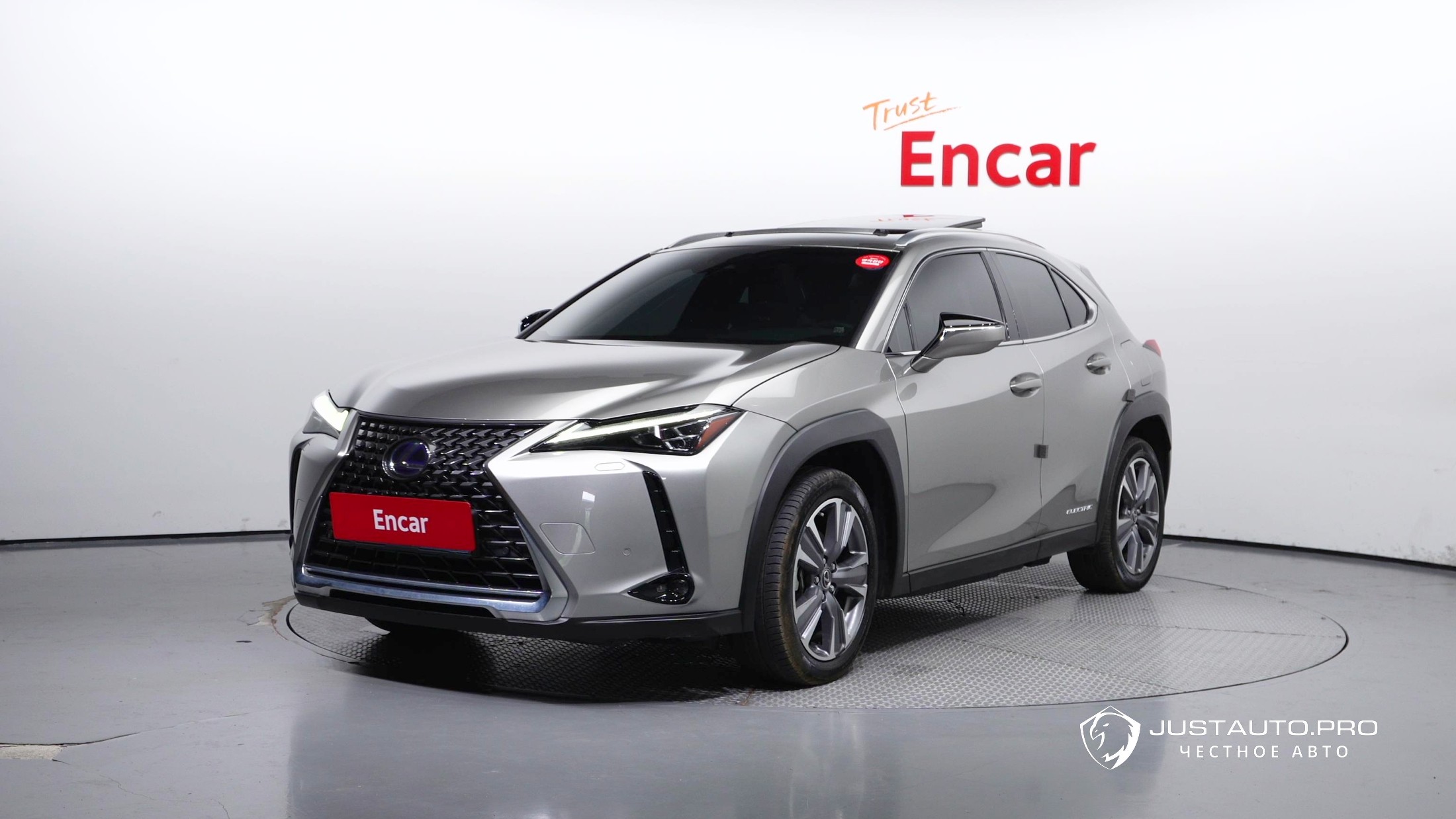 Автомобиль Lexus UX