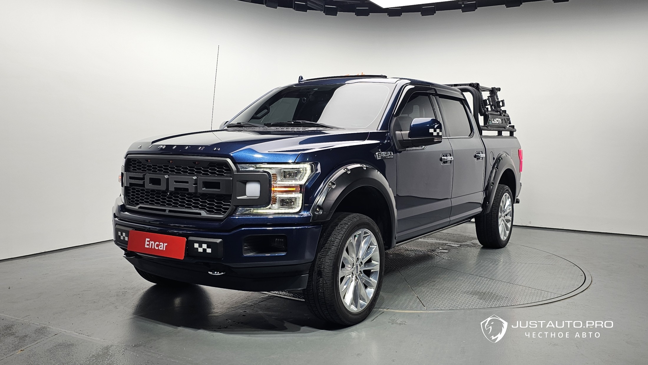 Автомобиль Ford F150