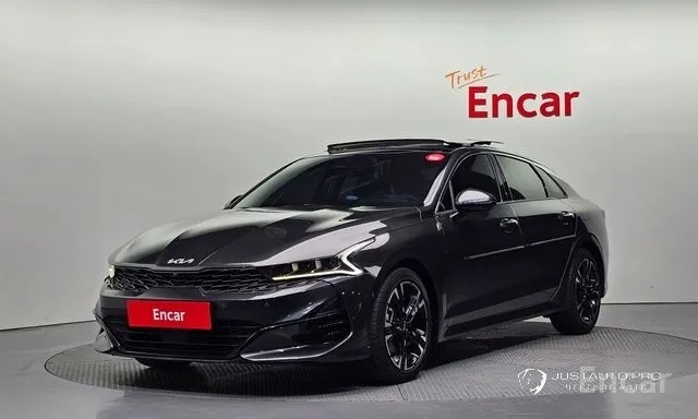 Автомобиль Kia K5
