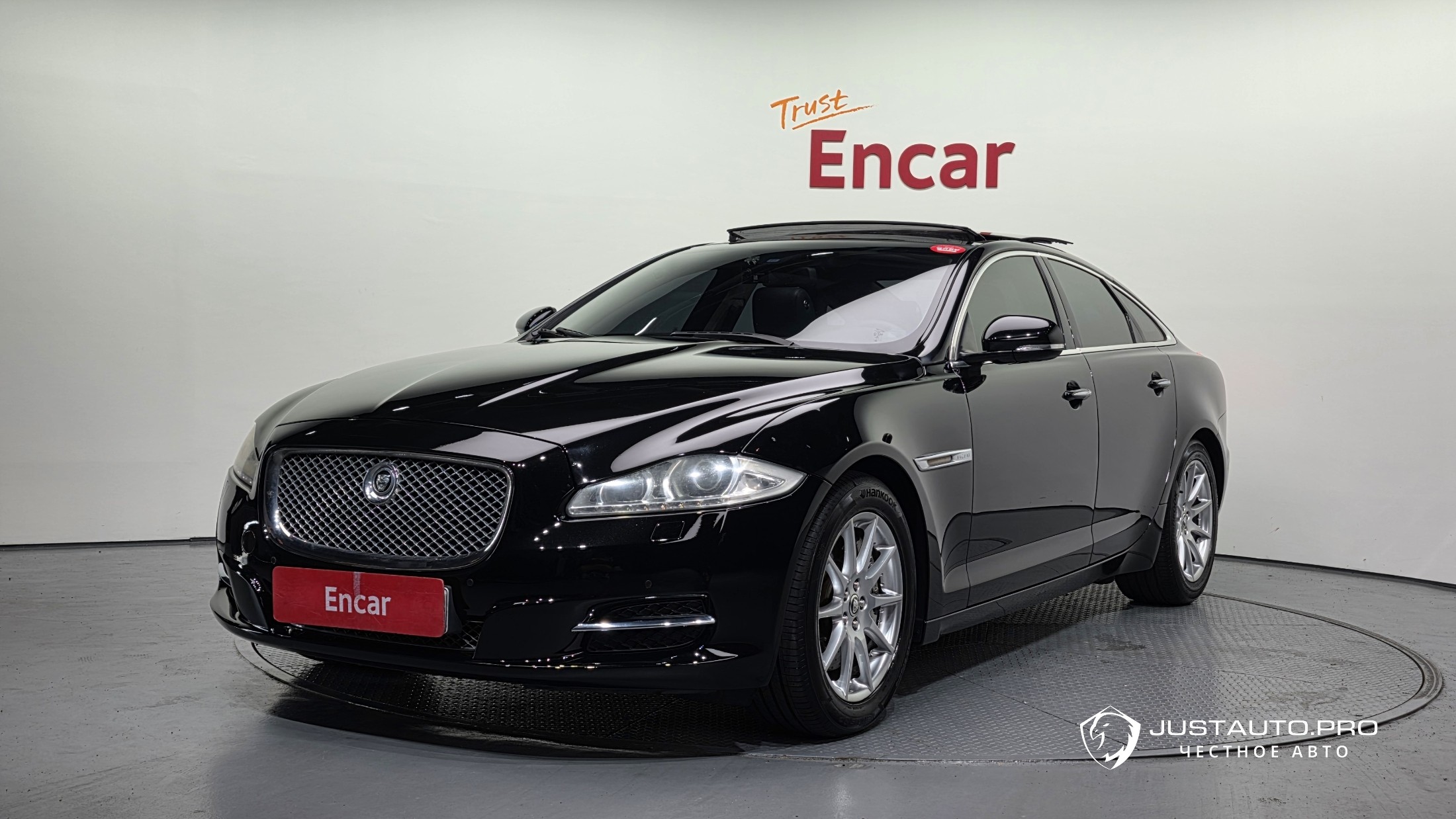 Автомобиль Jaguar XJ