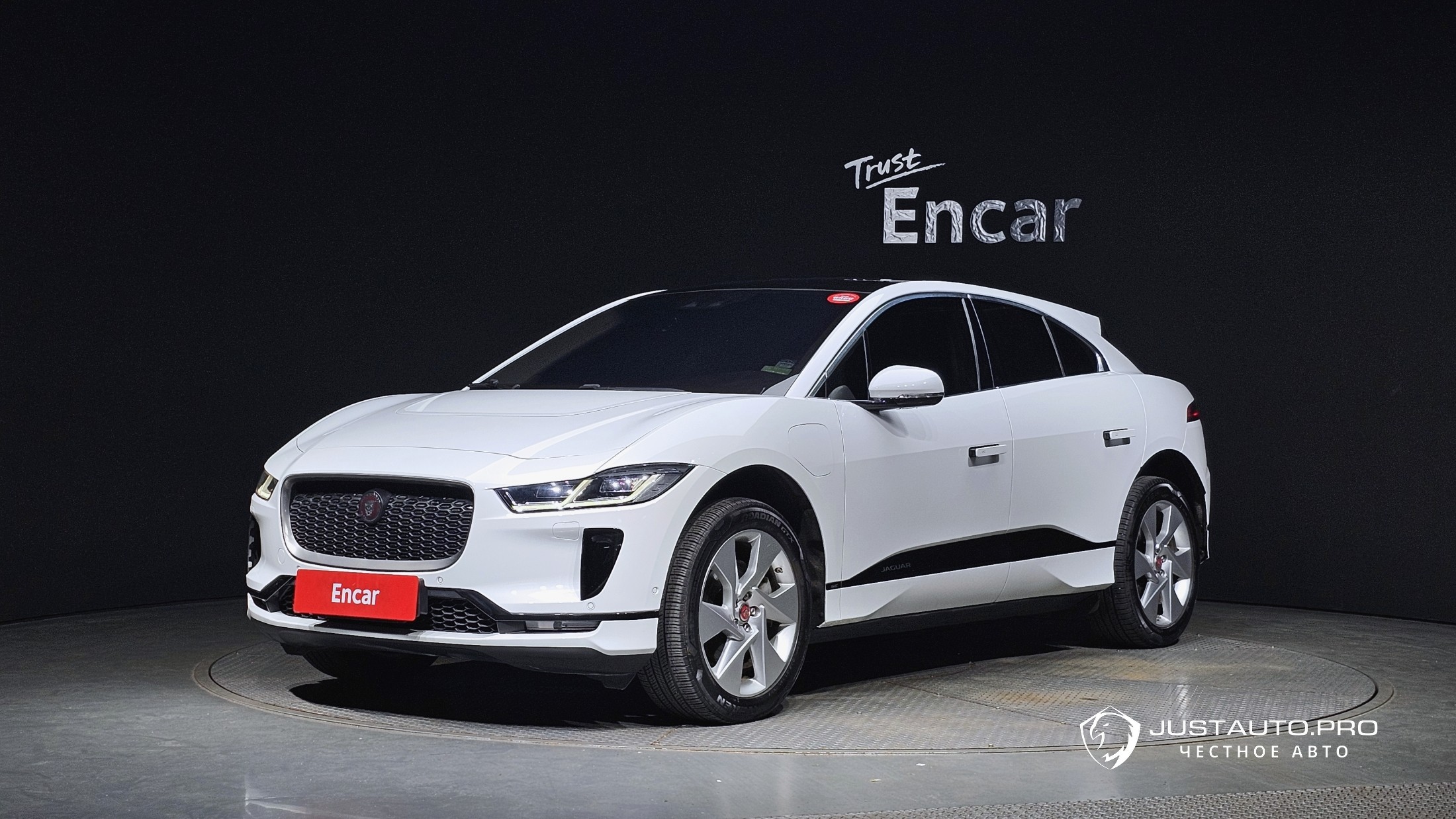 Автомобиль Jaguar I-PACE