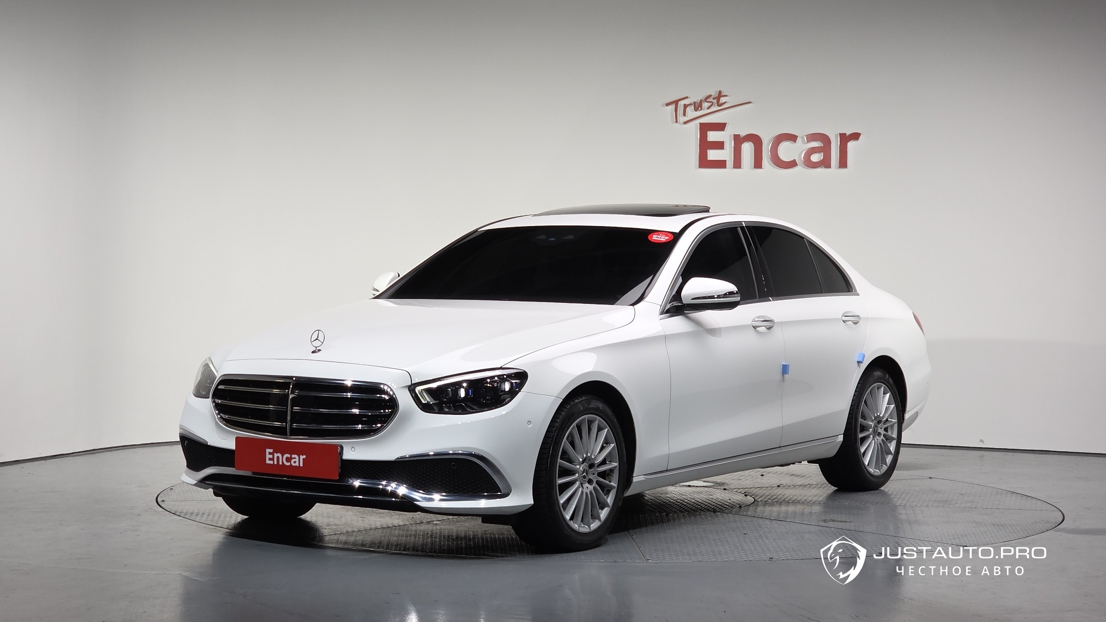 Автомобиль Mercedes-Benz E-Class