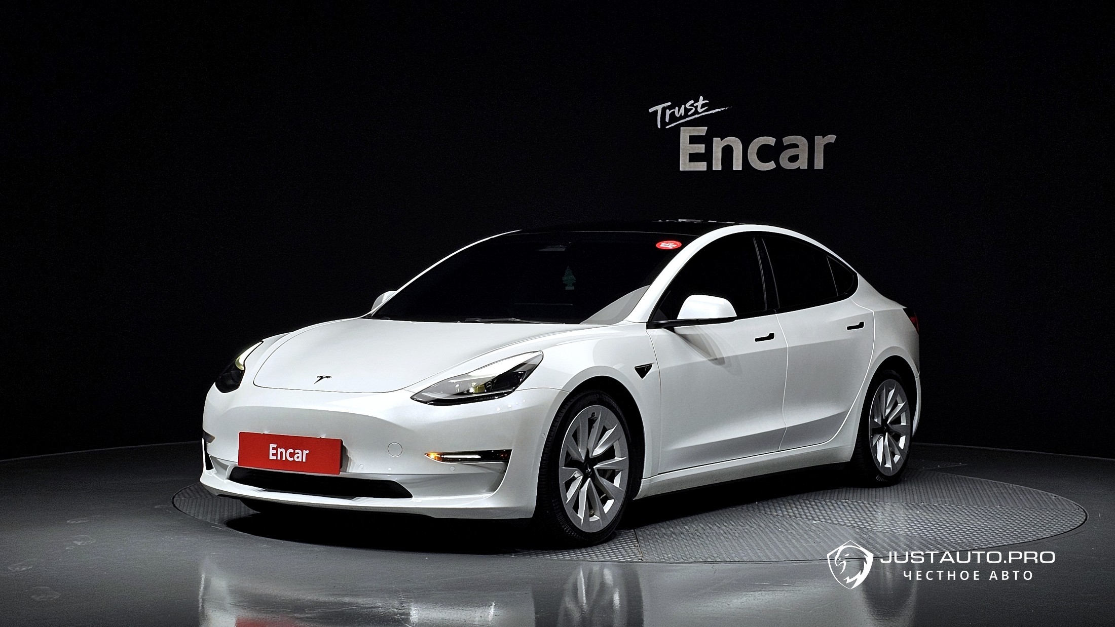 Автомобиль Tesla Model 3