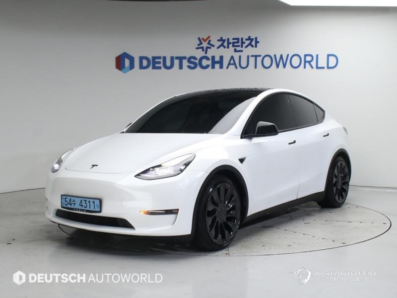 Автомобиль Tesla Model Y