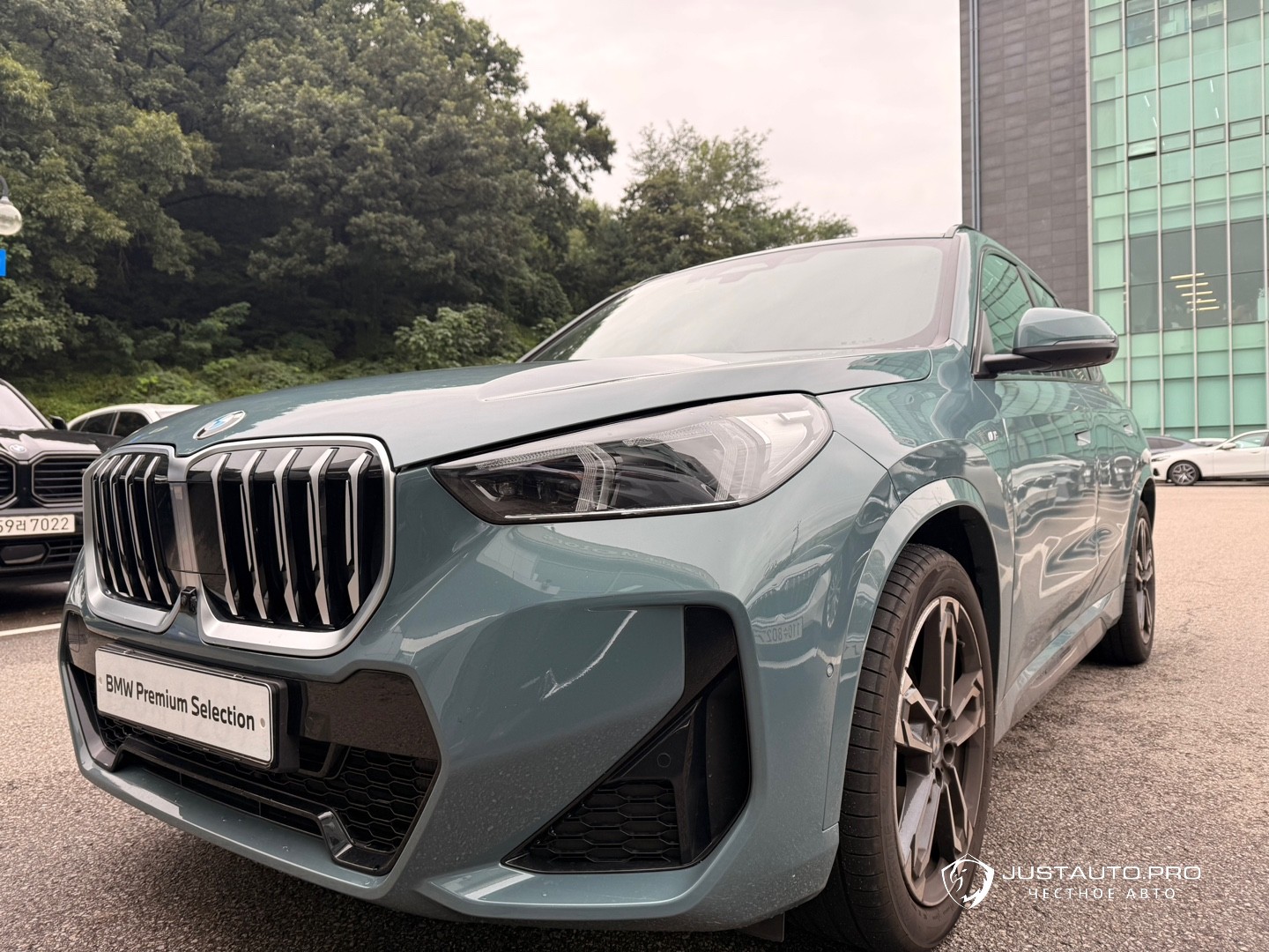 Автомобиль BMW X1