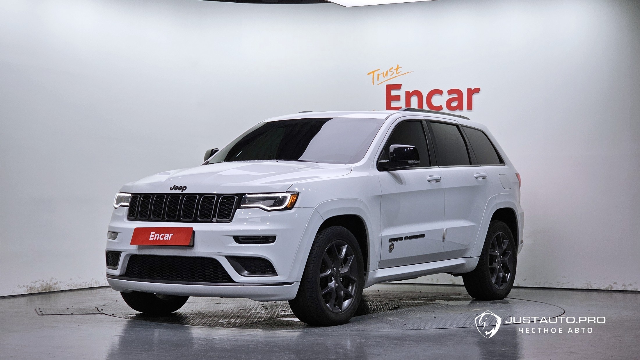 Автомобиль Jeep Cherokee
