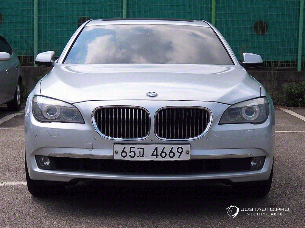 Автомобиль BMW 7-Series