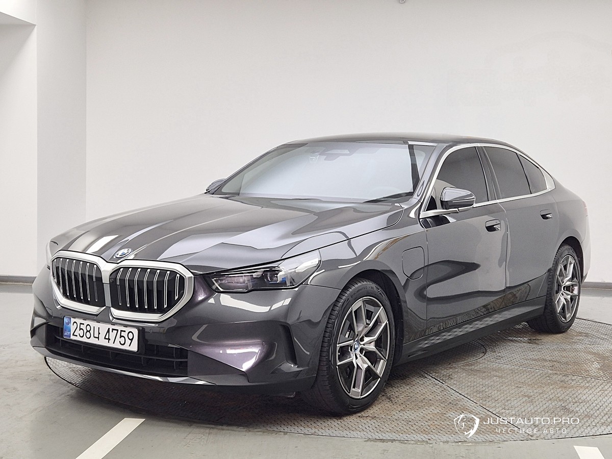 Автомобиль BMW 5-Series