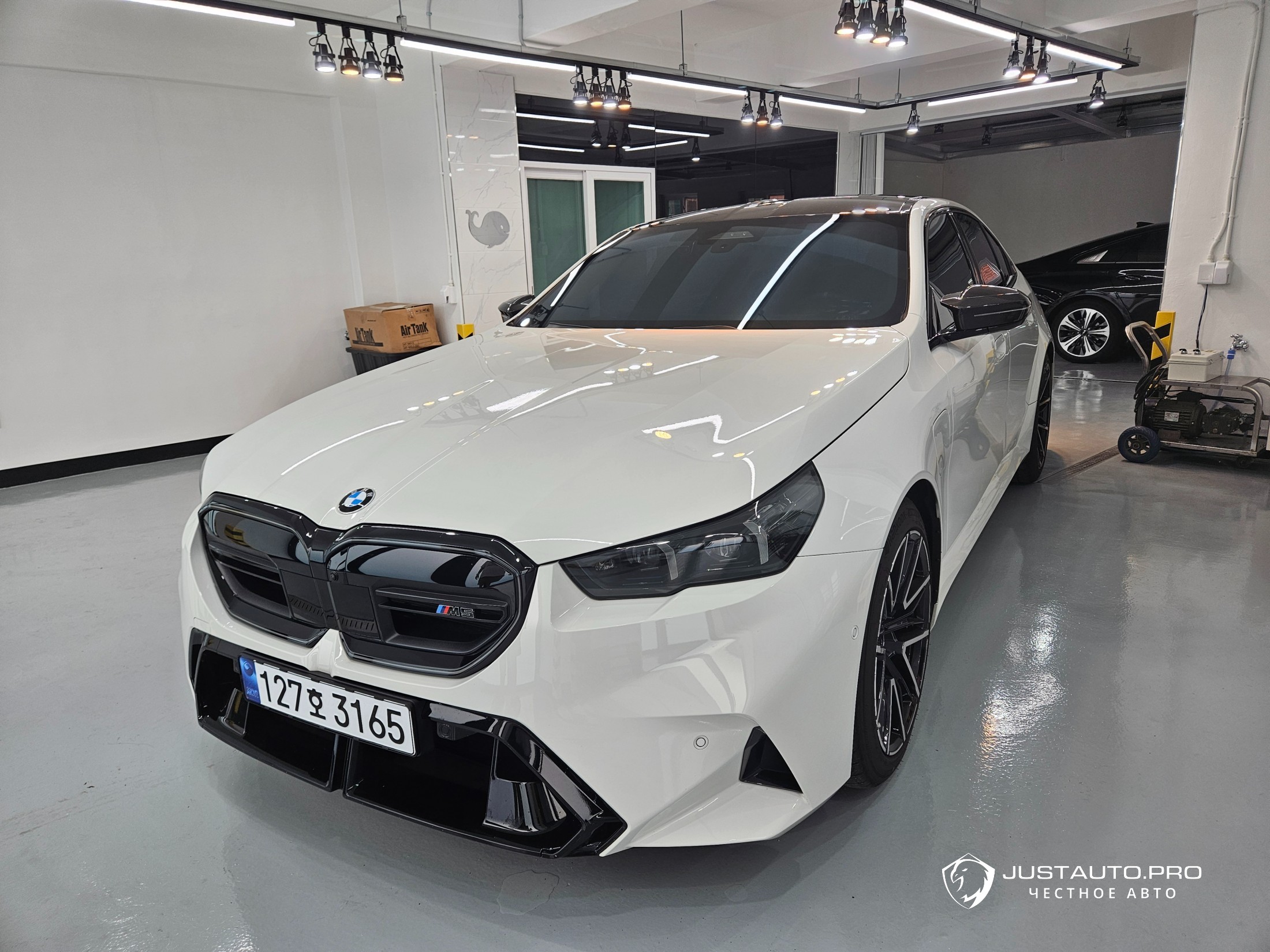 Автомобиль BMW M5