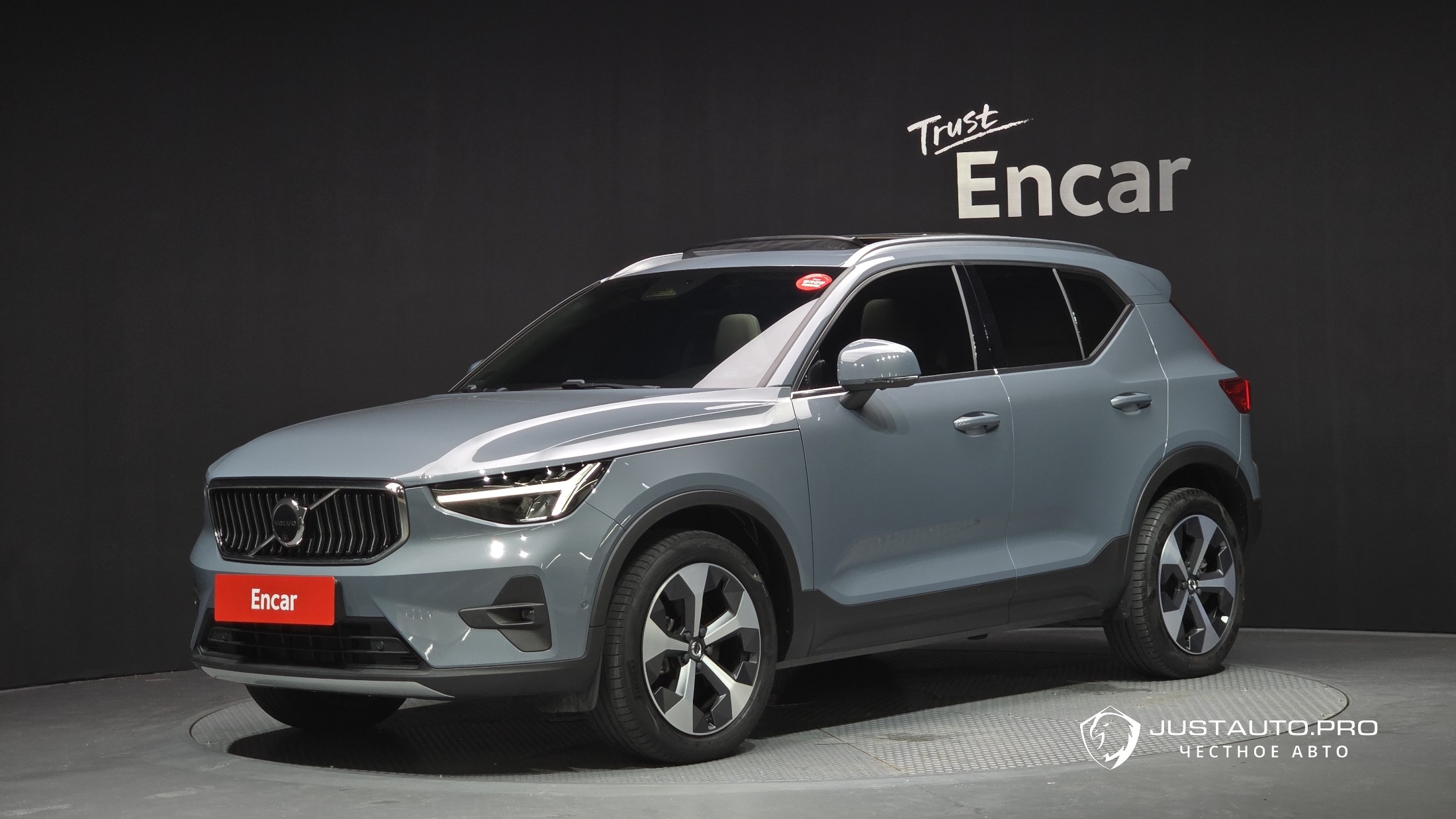 Автомобиль Volvo XC40