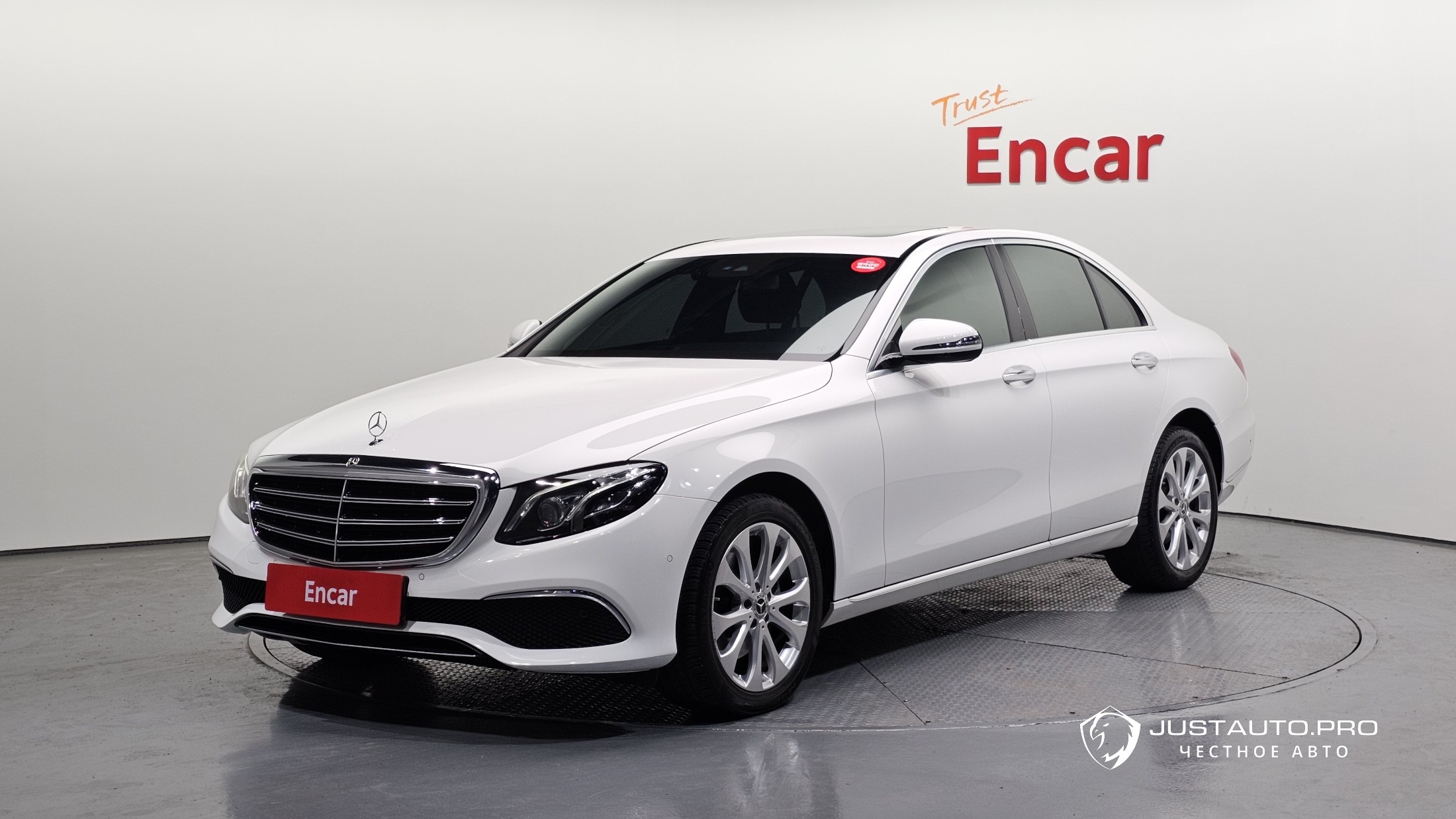 Автомобиль Mercedes-Benz E-Class