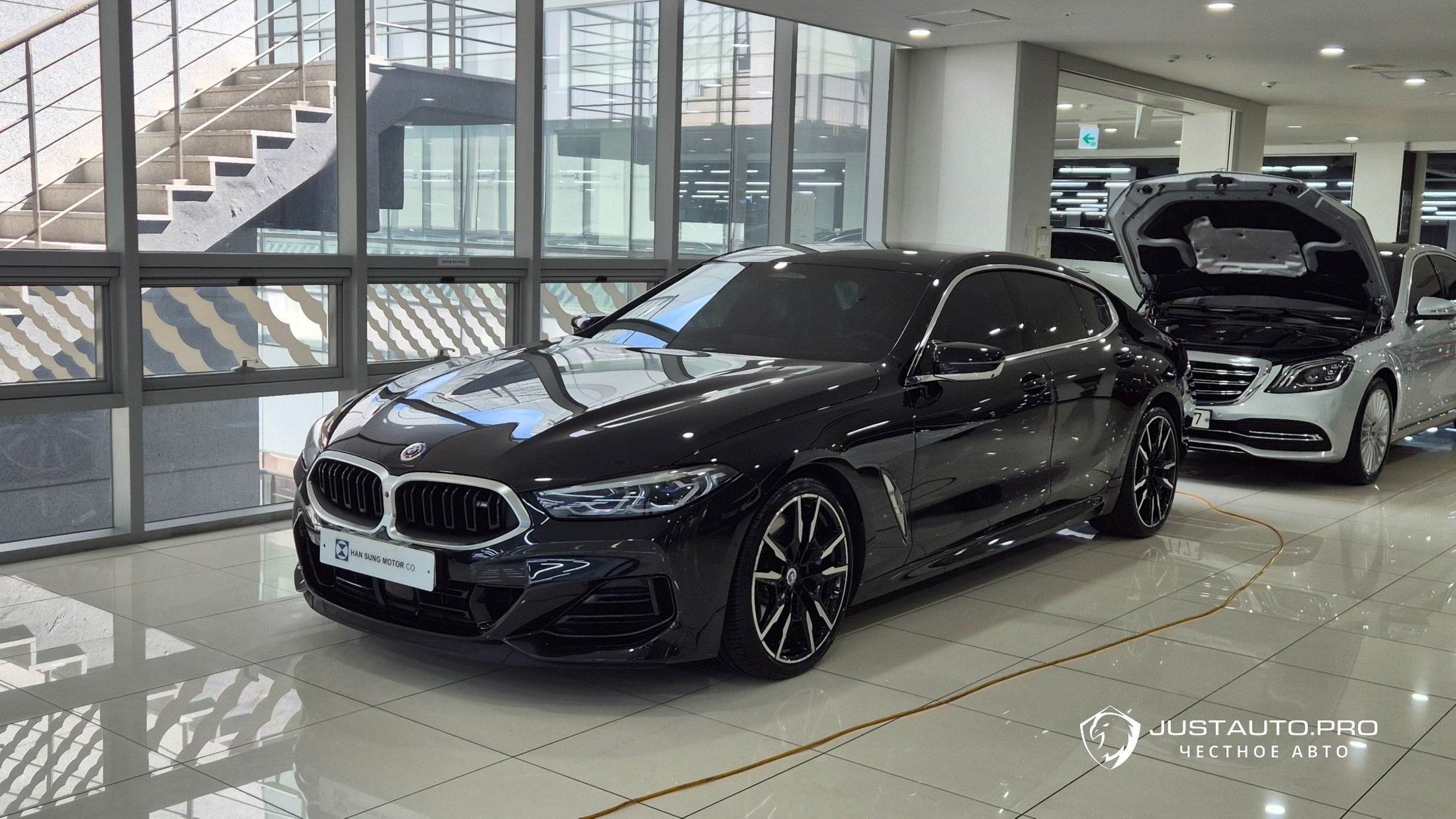 Автомобиль BMW 8-Series