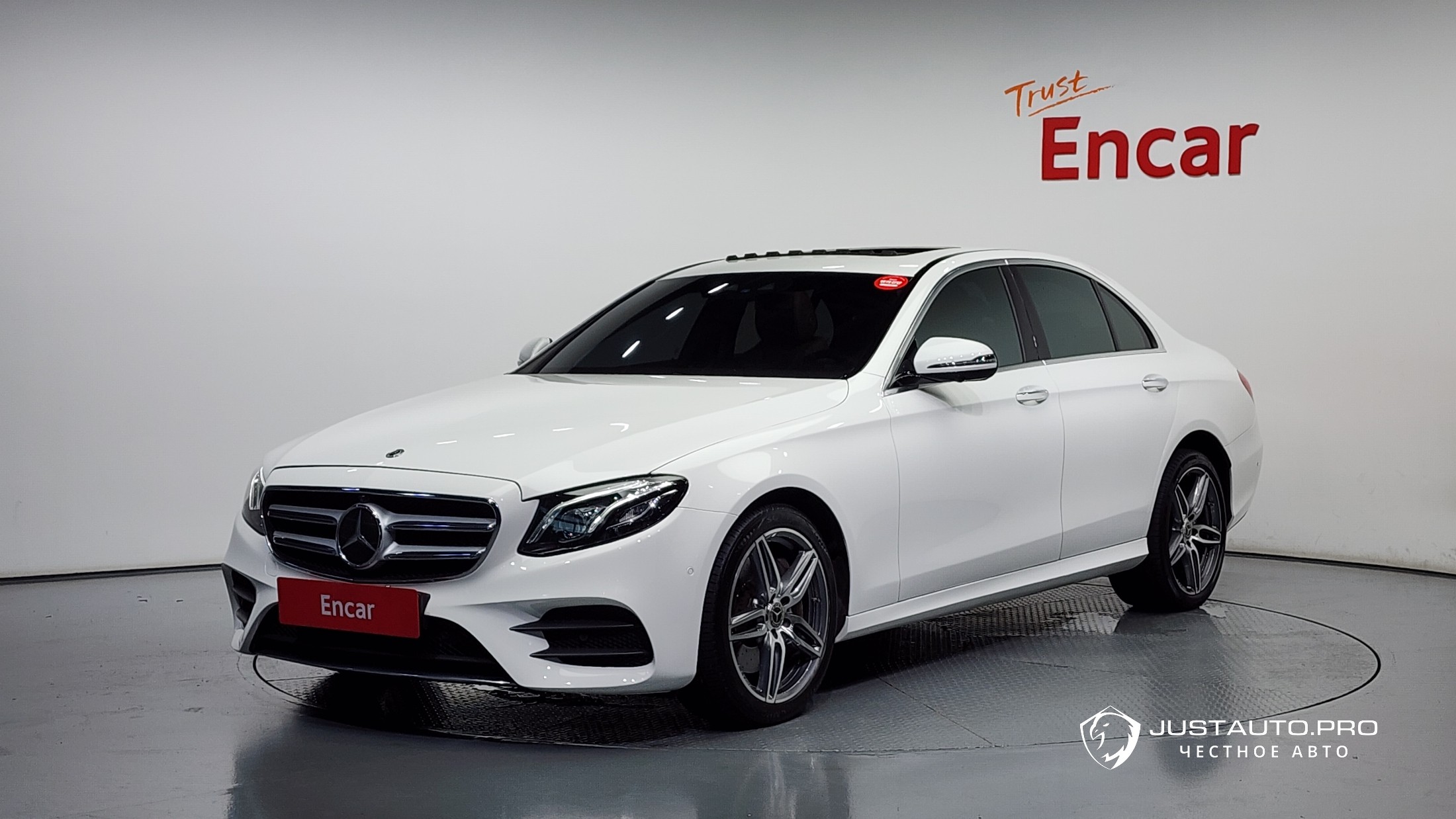 Автомобиль Mercedes-Benz E-Class