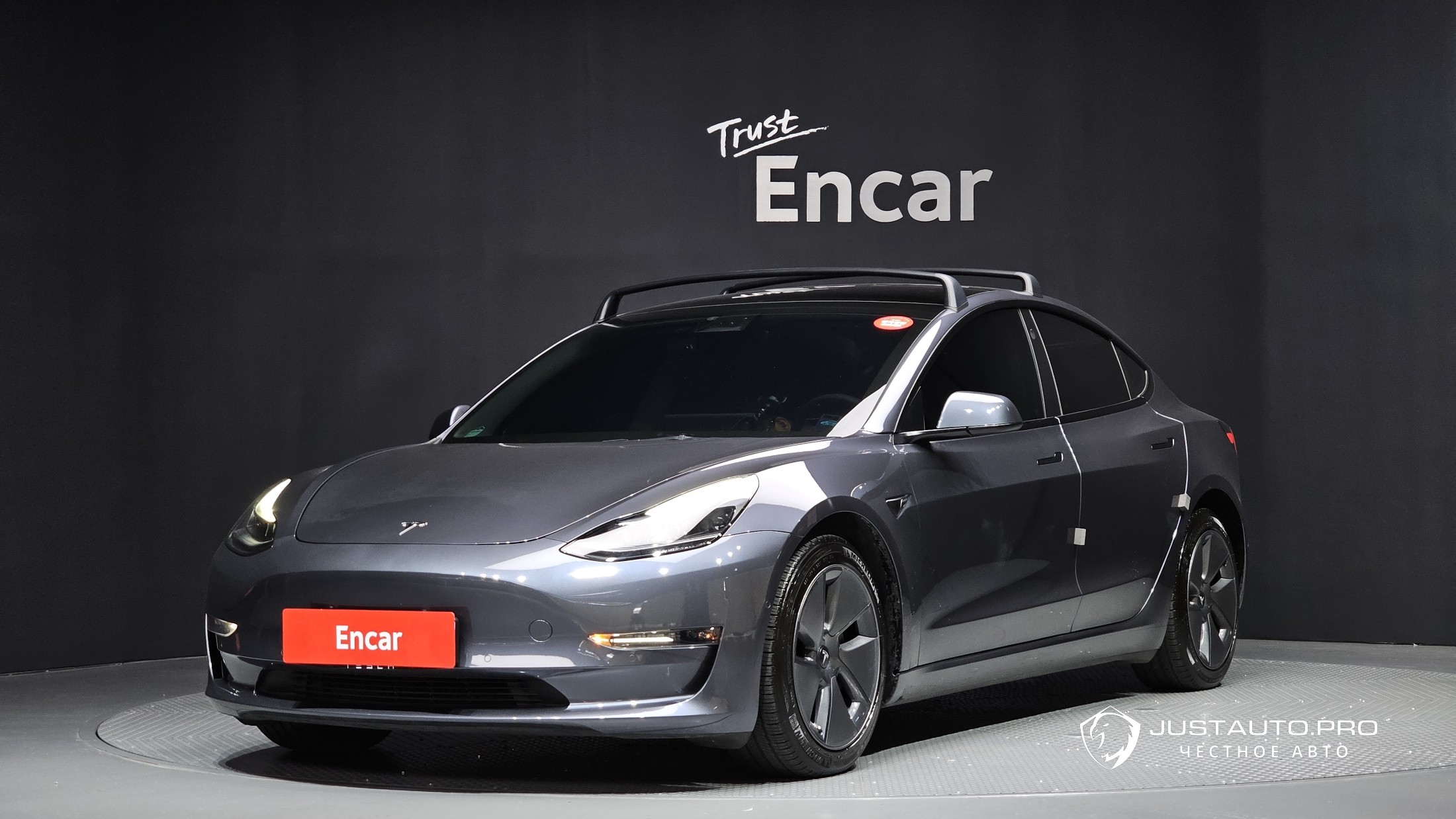 Автомобиль Tesla Model 3
