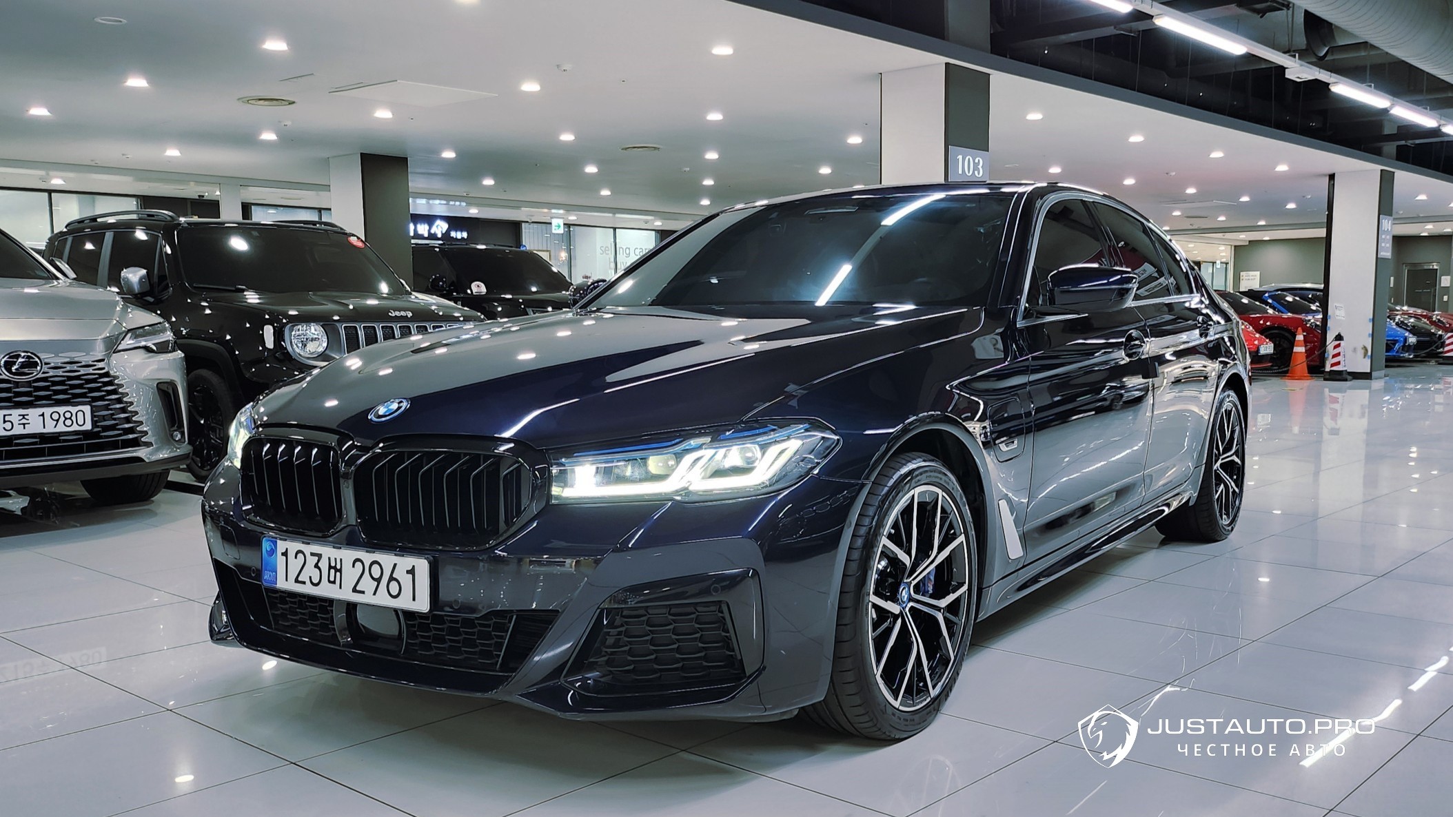 Автомобиль BMW 5-Series