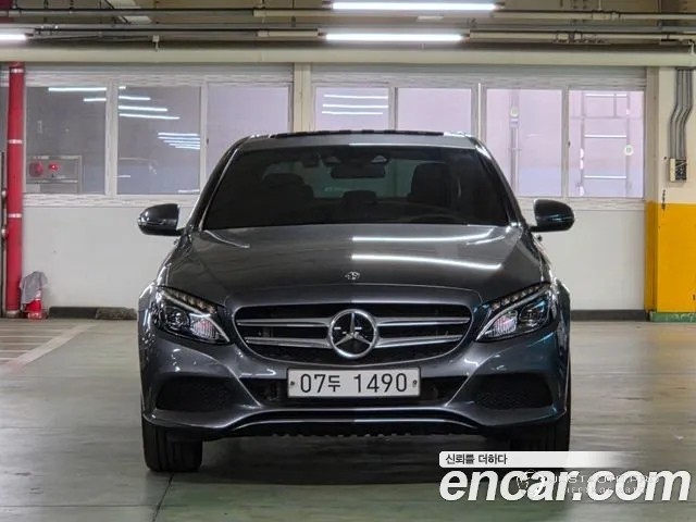 Автомобиль Mercedes-Benz C-Class