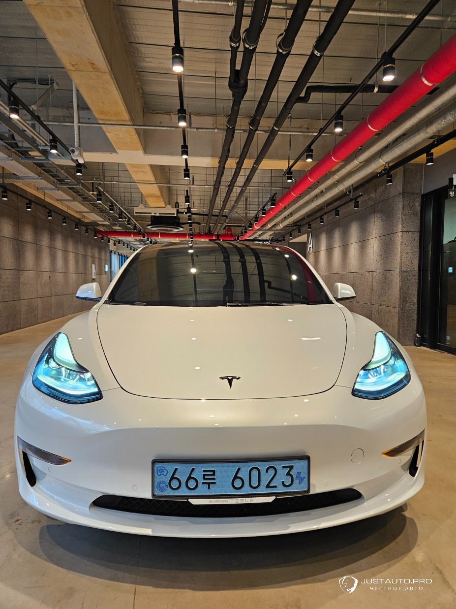 Автомобиль Tesla Model 3