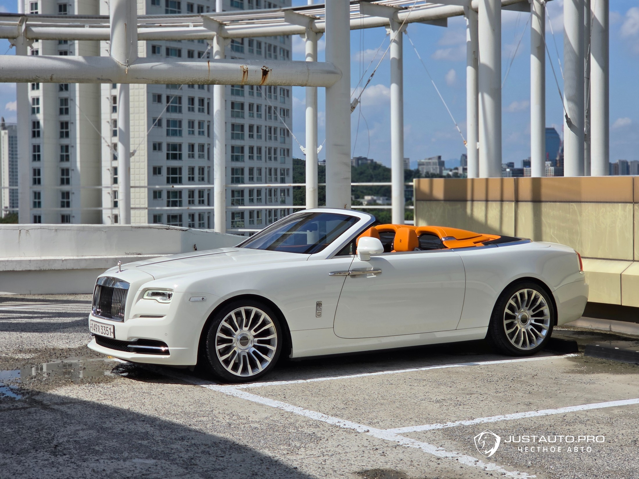 Автомобиль Rolls-Royce Dawn