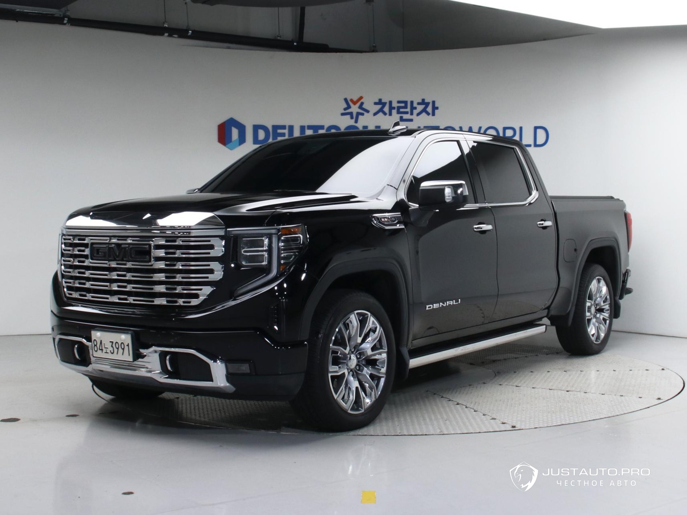 Автомобиль GMC Sierra