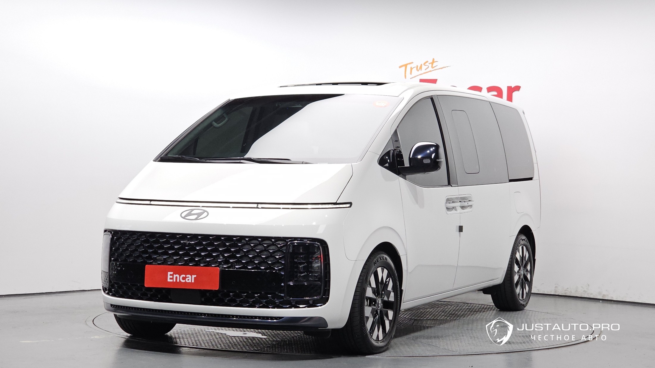 Автомобиль Hyundai Staria
