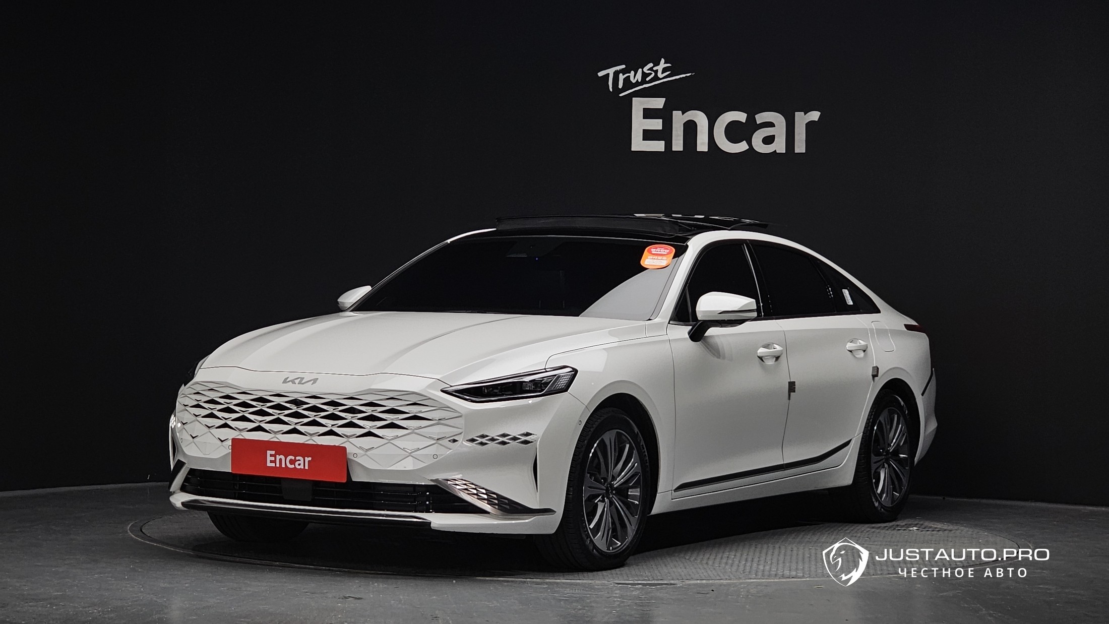 Автомобиль Kia K8
