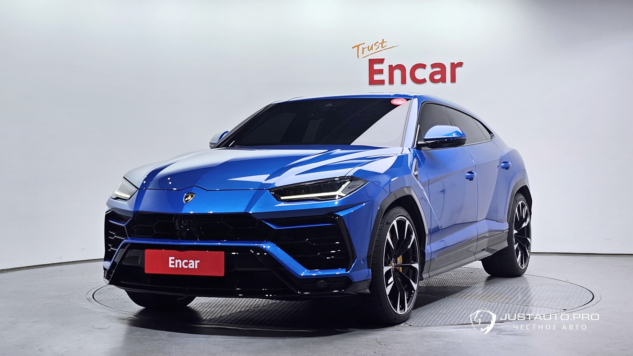 Автомобиль Lamborghini Urus