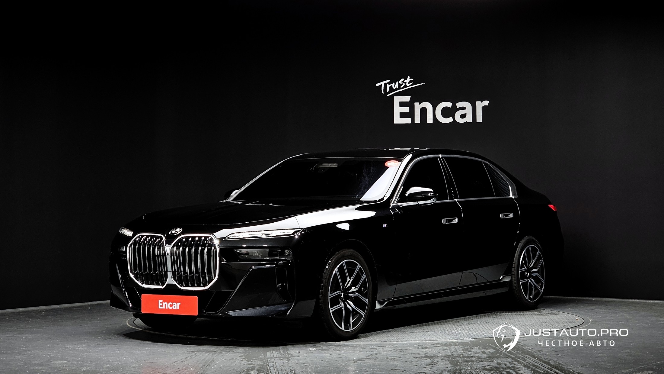 Автомобиль BMW 7-Series