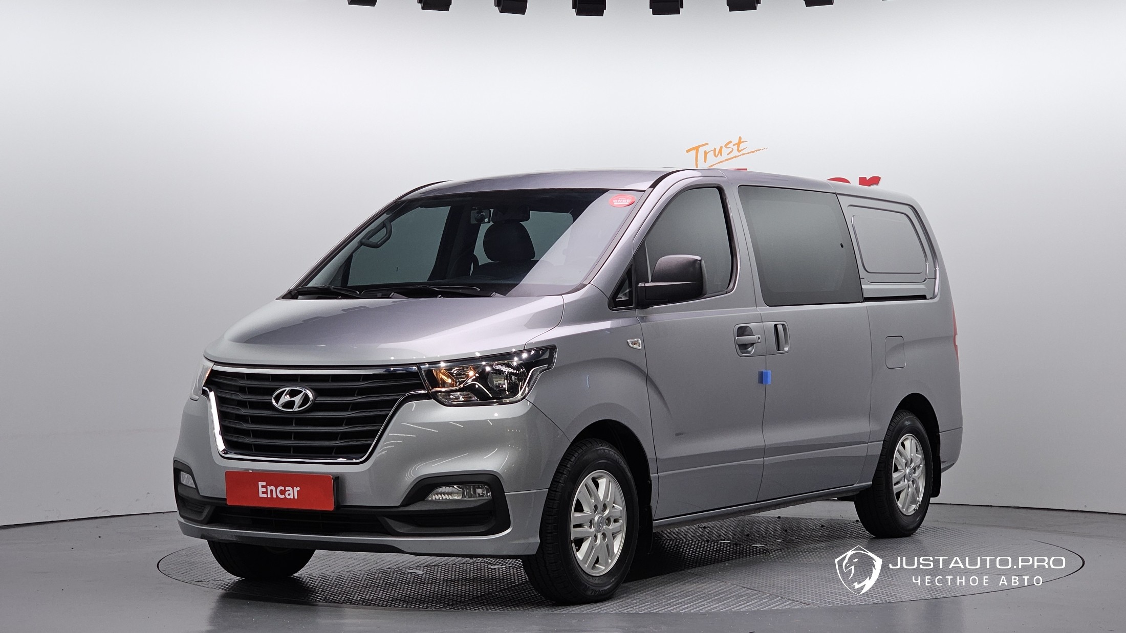 Автомобиль Hyundai Starex