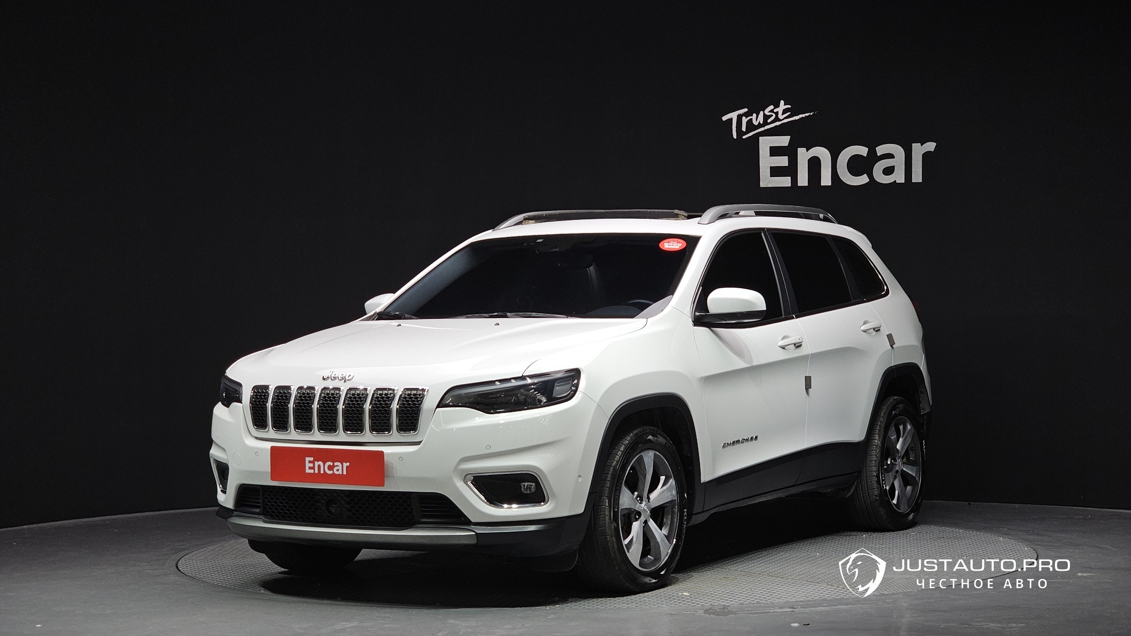 Автомобиль Jeep Cherokee