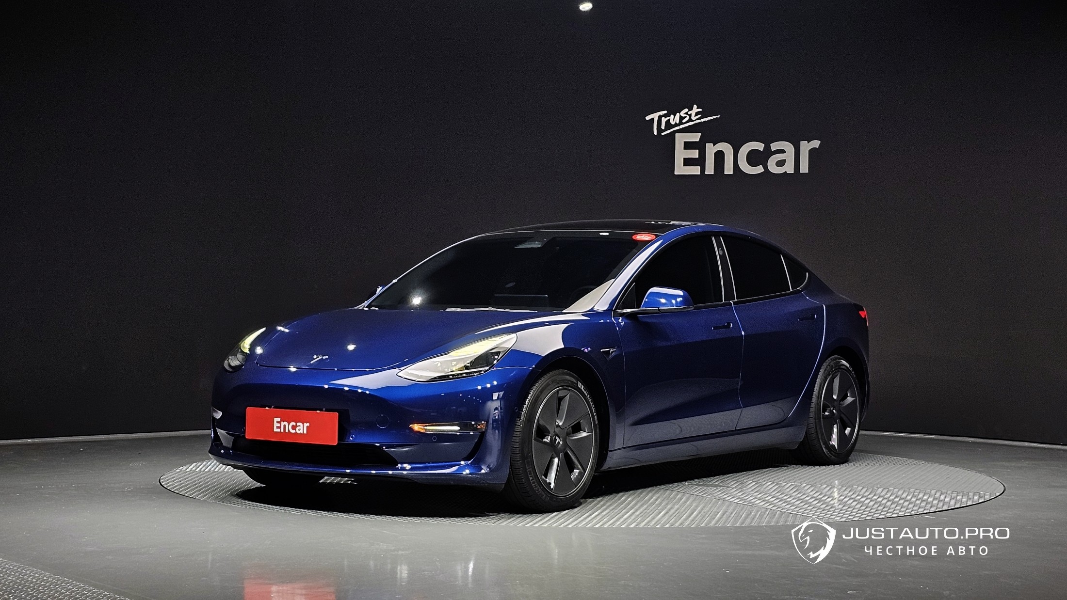 Автомобиль Tesla Model 3