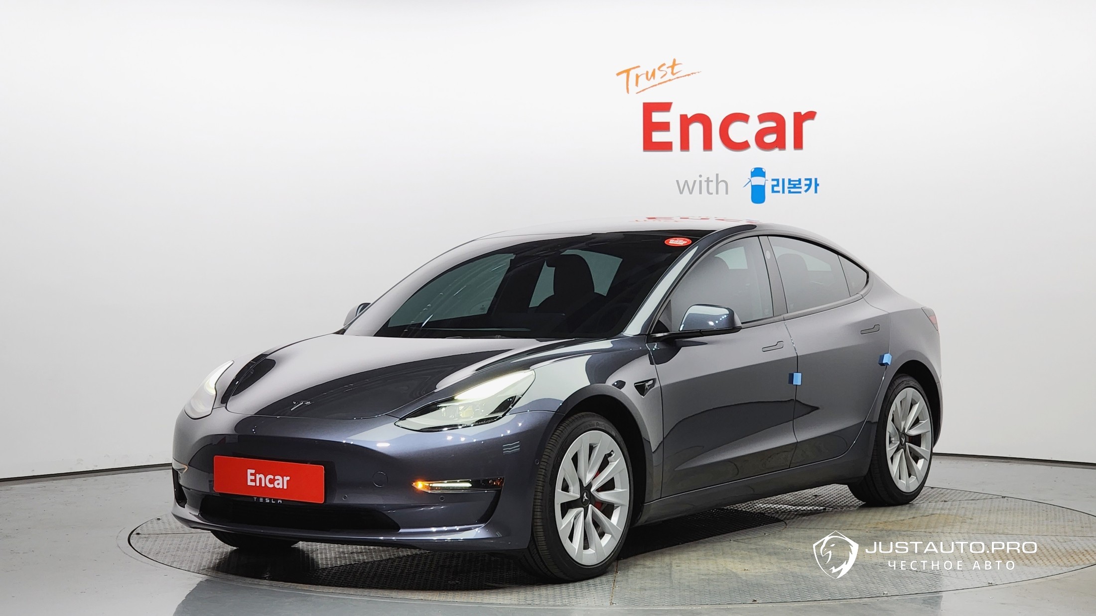 Автомобиль Tesla Model 3