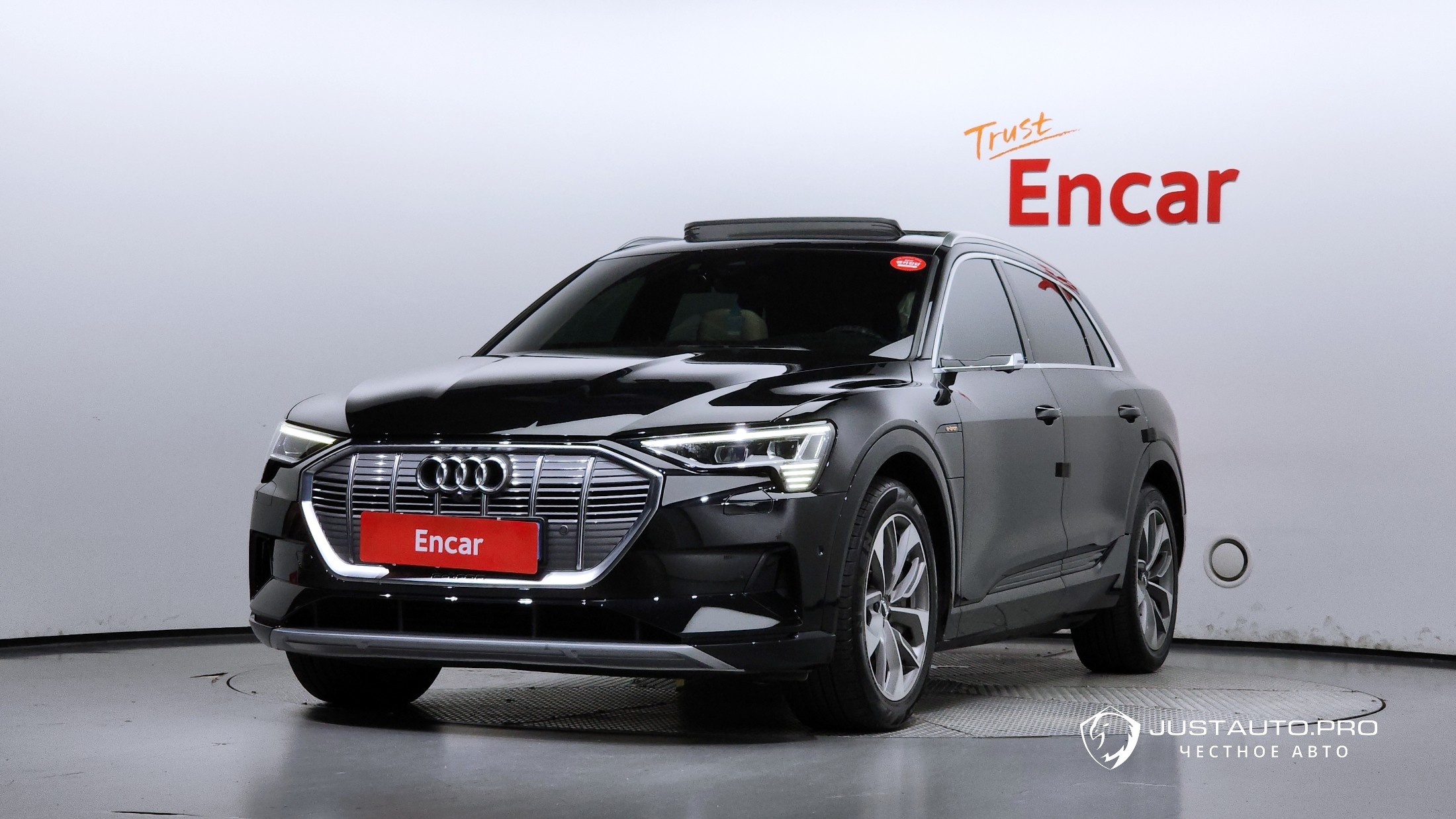 Автомобиль Audi e-tron