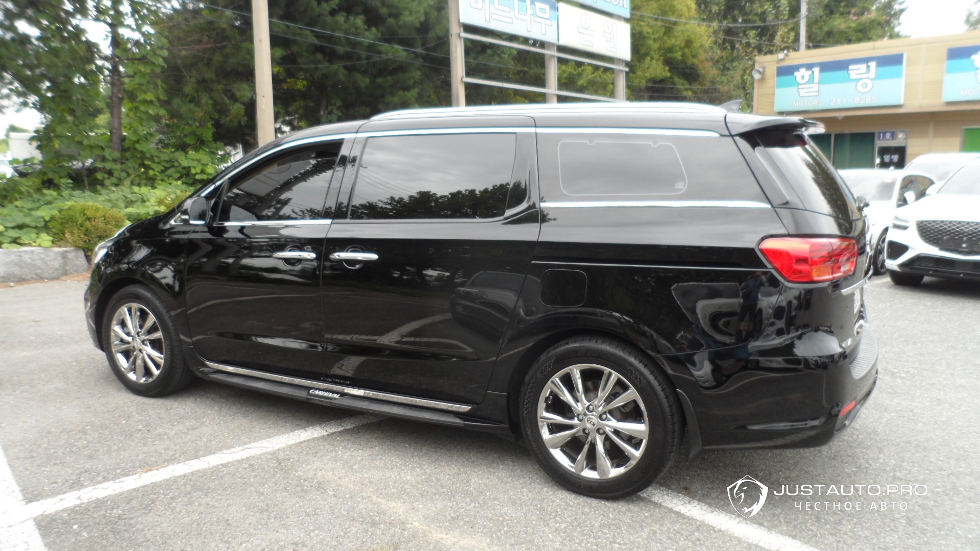 Автомобиль Kia Canival