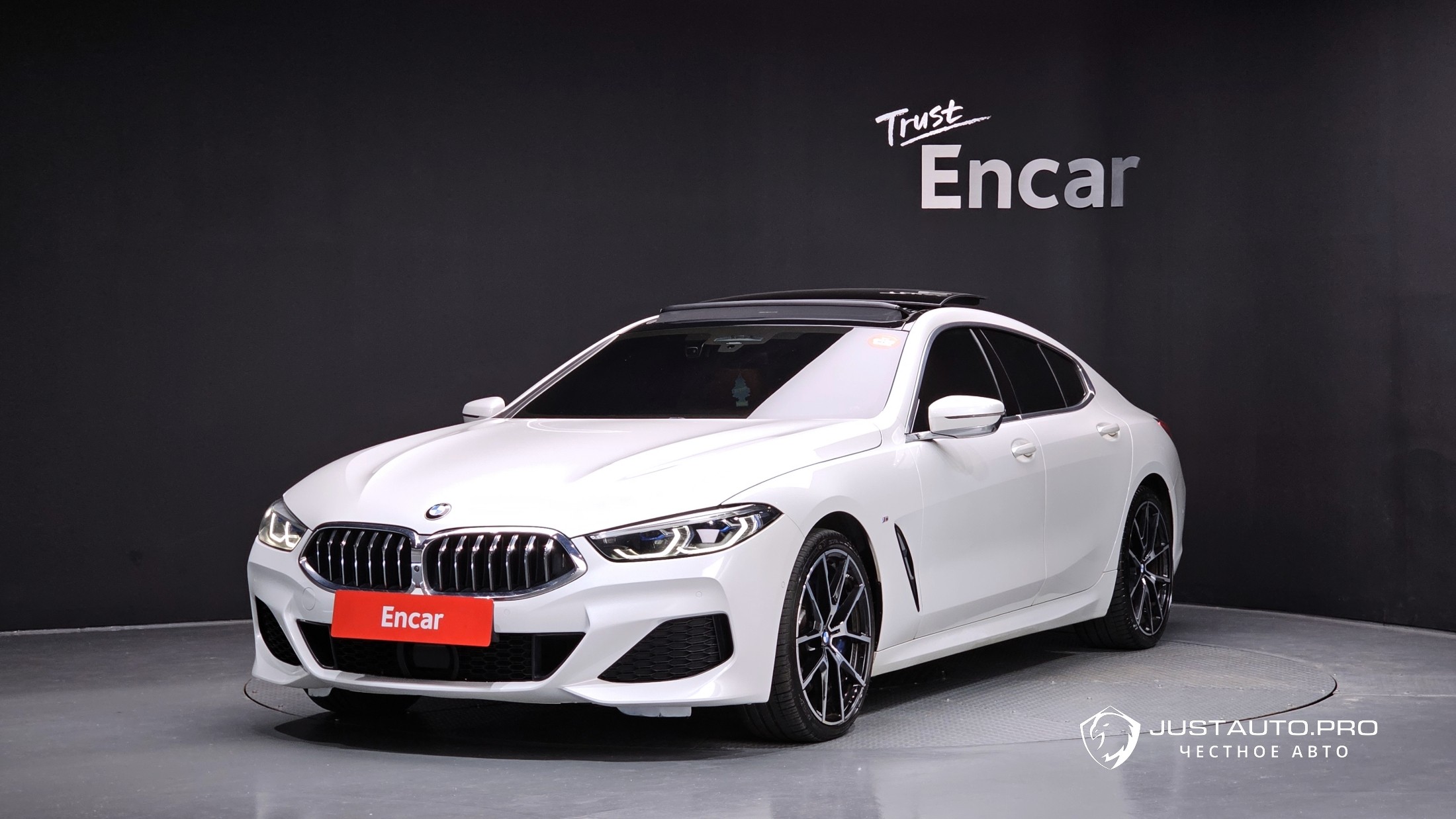 Автомобиль BMW 8-Series