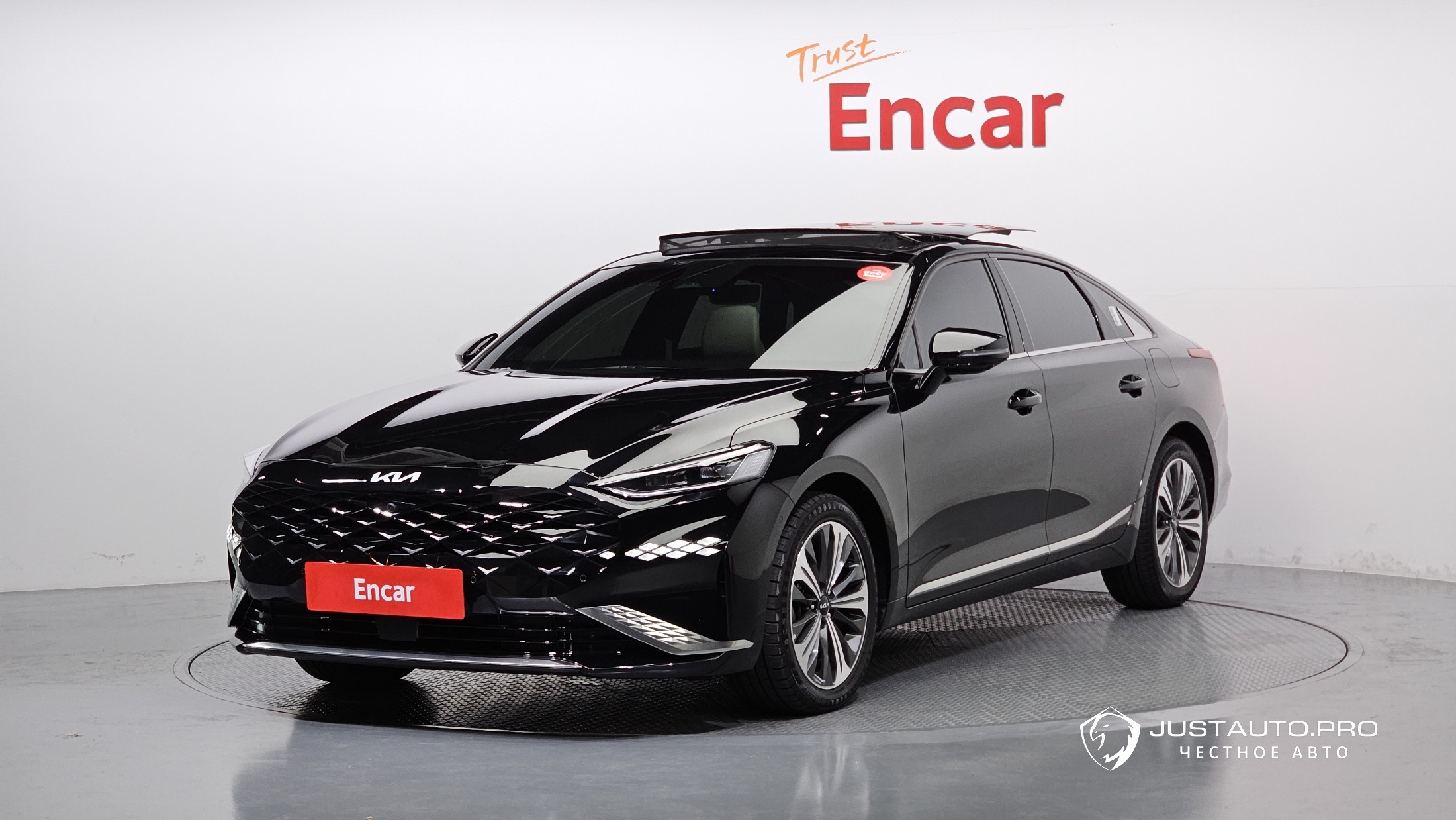 Автомобиль Kia K8