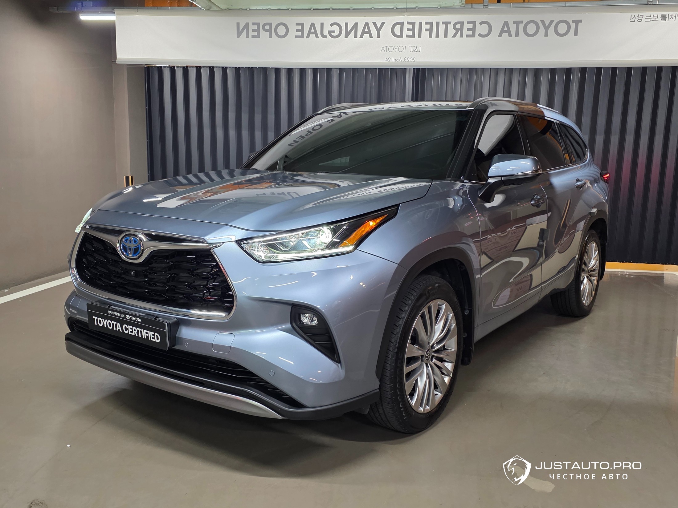 Автомобиль Toyota Highlander