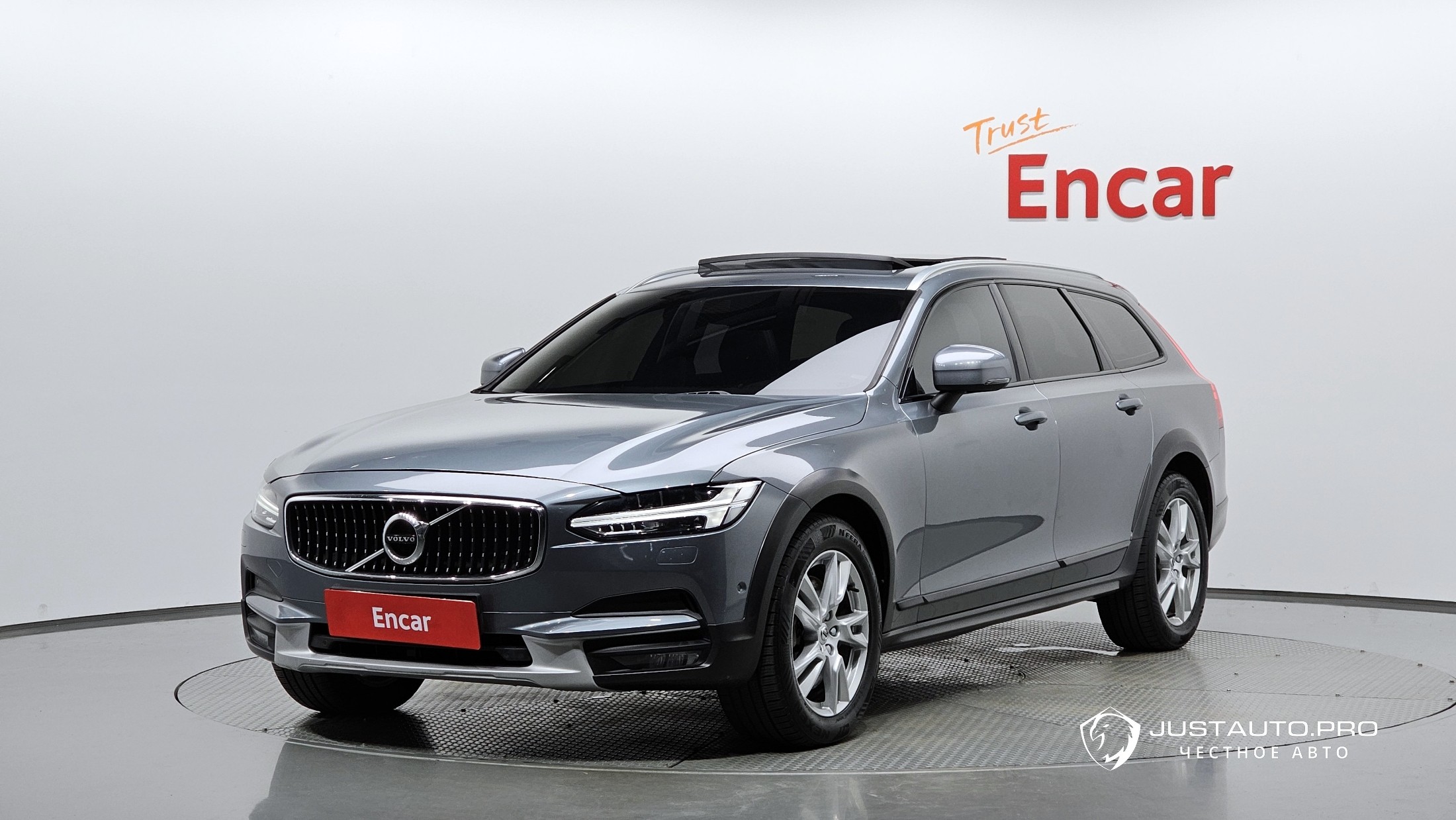 Автомобиль Volvo V90