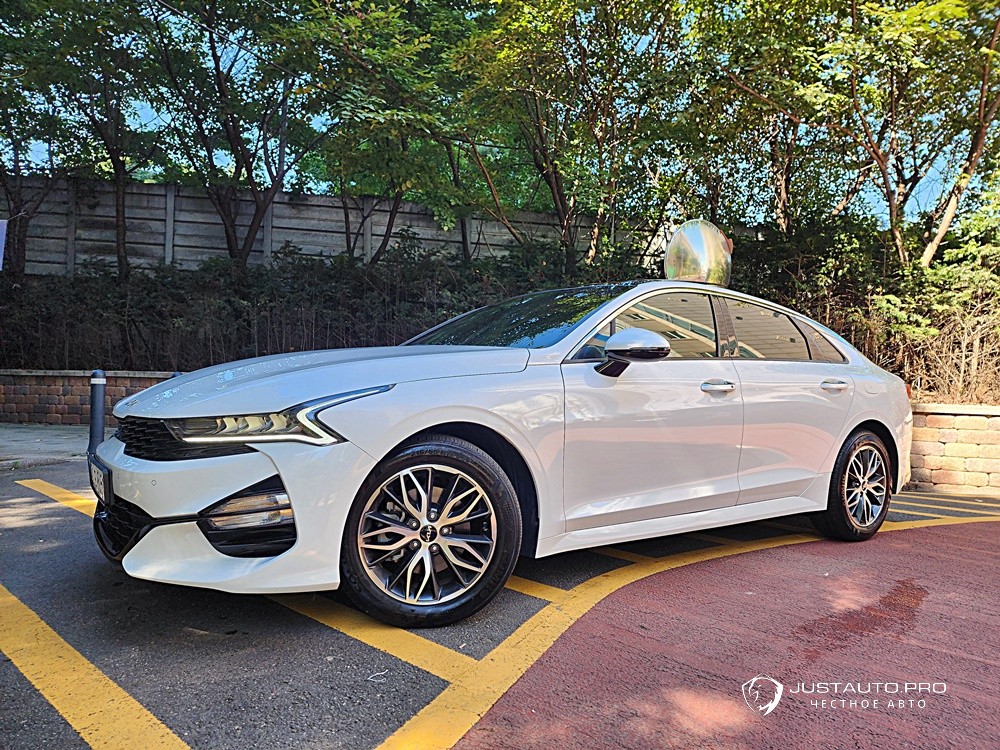 Автомобиль Kia K5