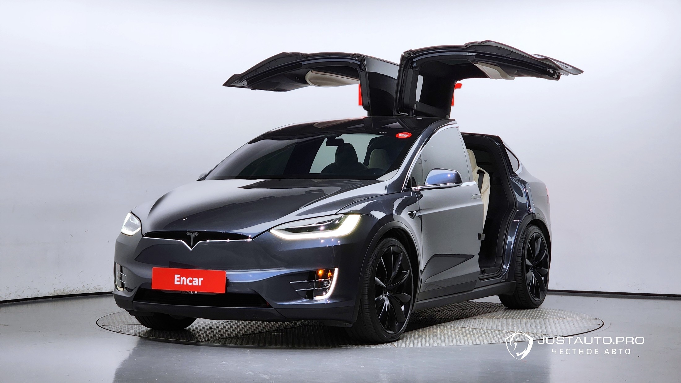 Автомобиль Tesla Model X