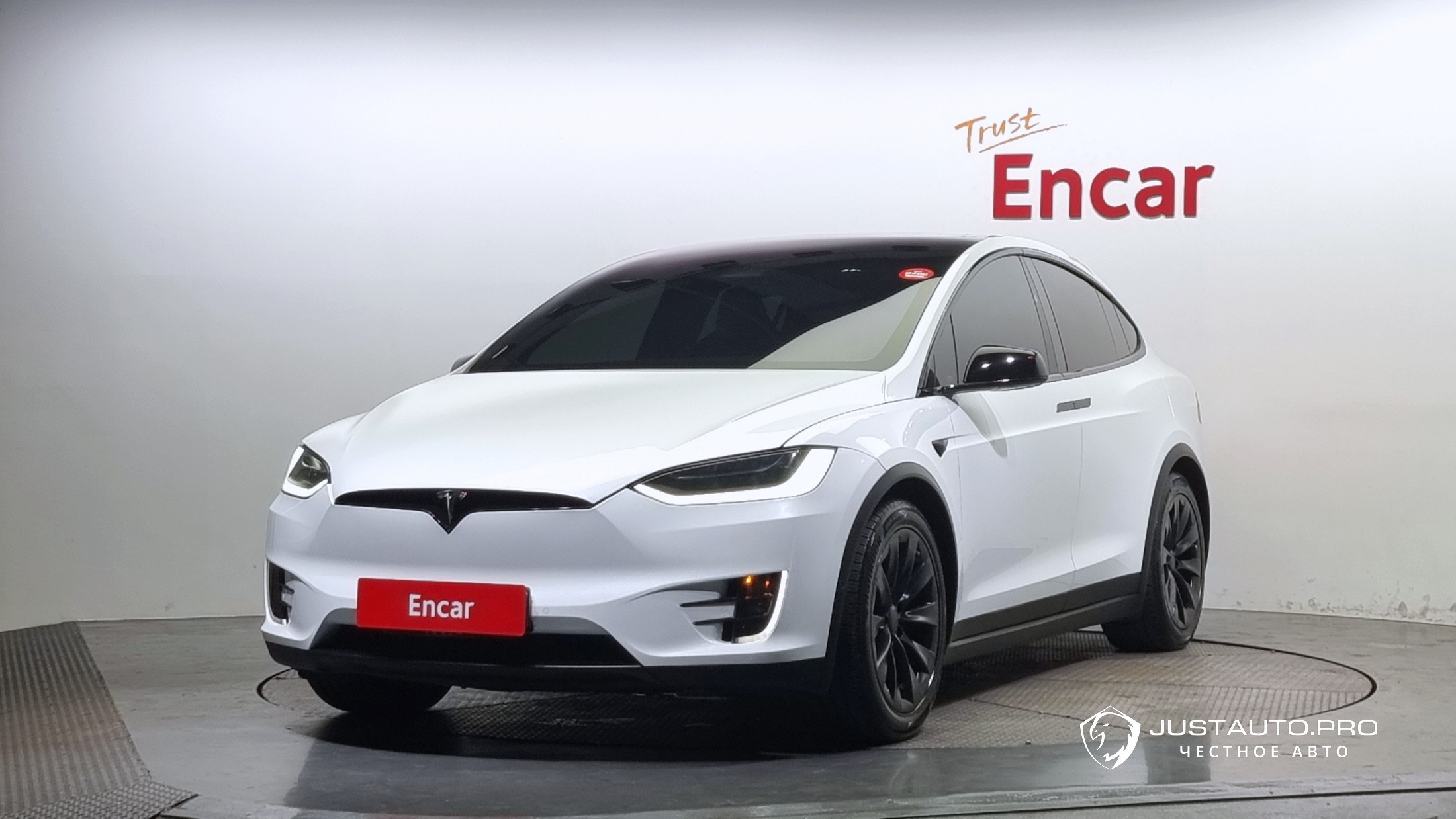 Автомобиль Tesla Model X