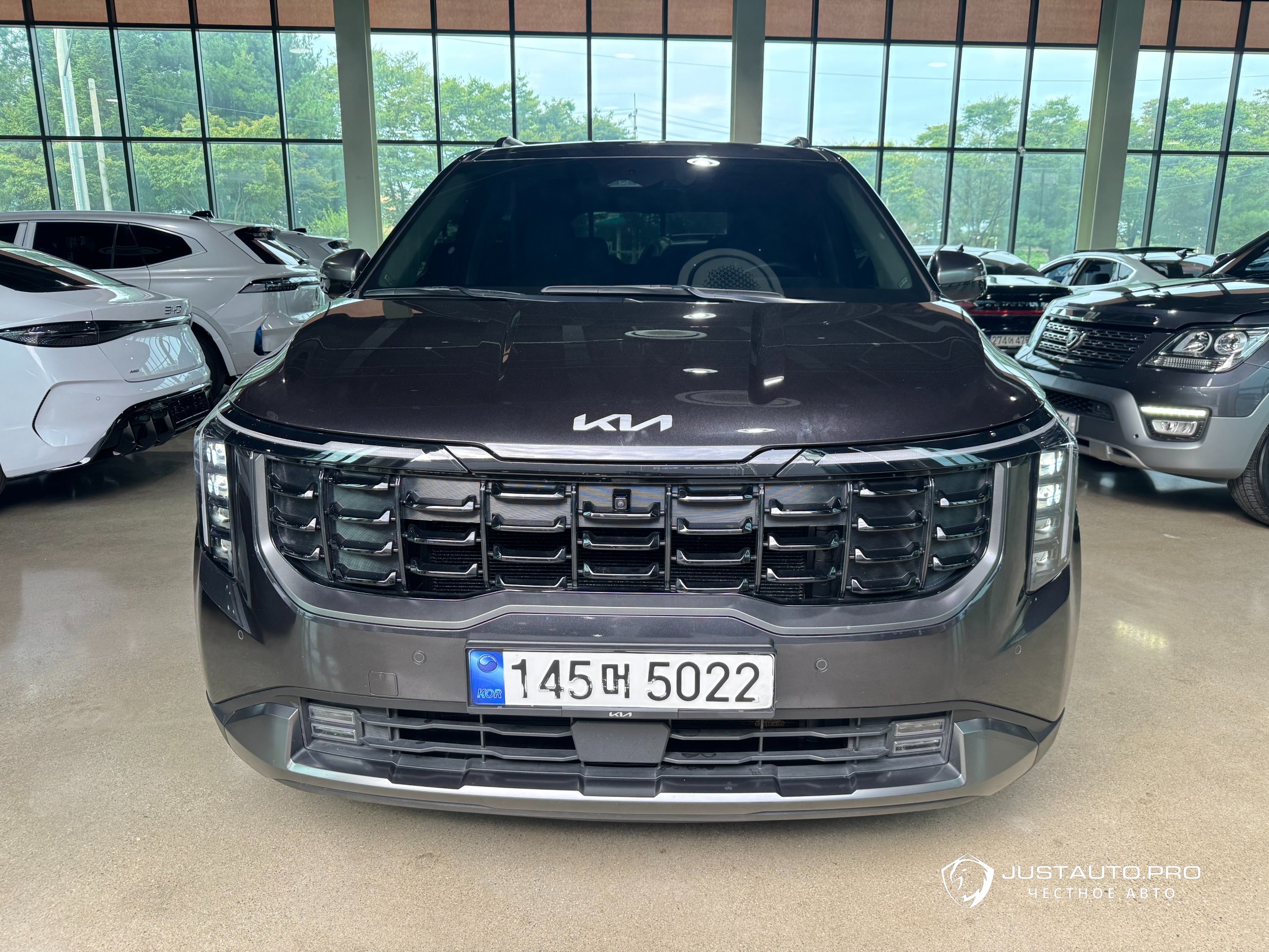 Автомобиль Kia Canival