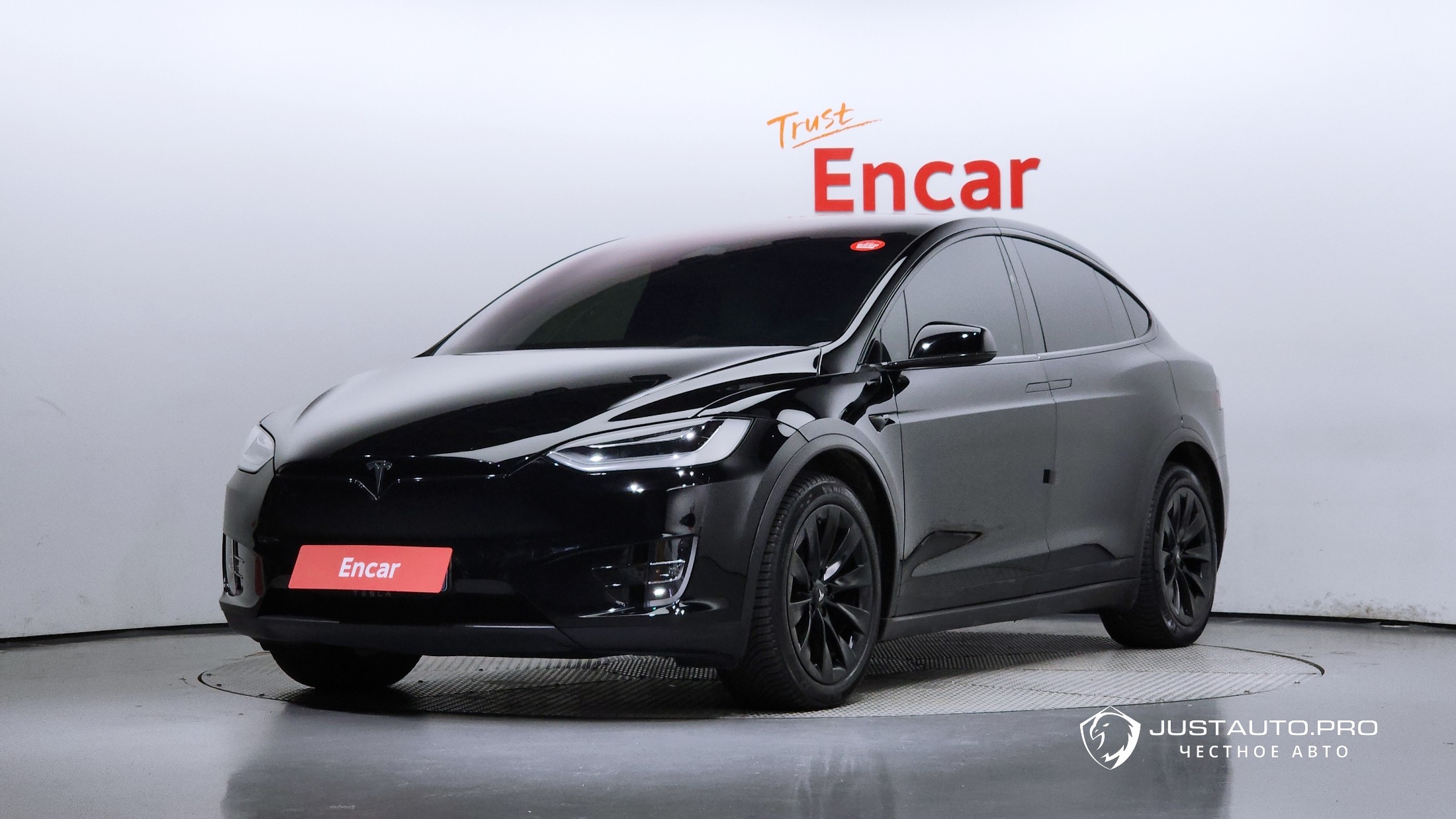 Автомобиль Tesla Model X