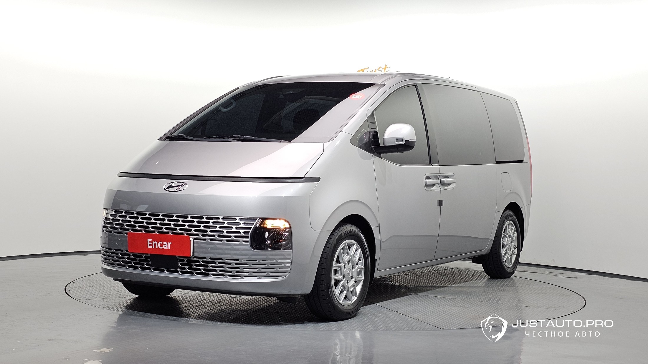 Автомобиль Hyundai Staria