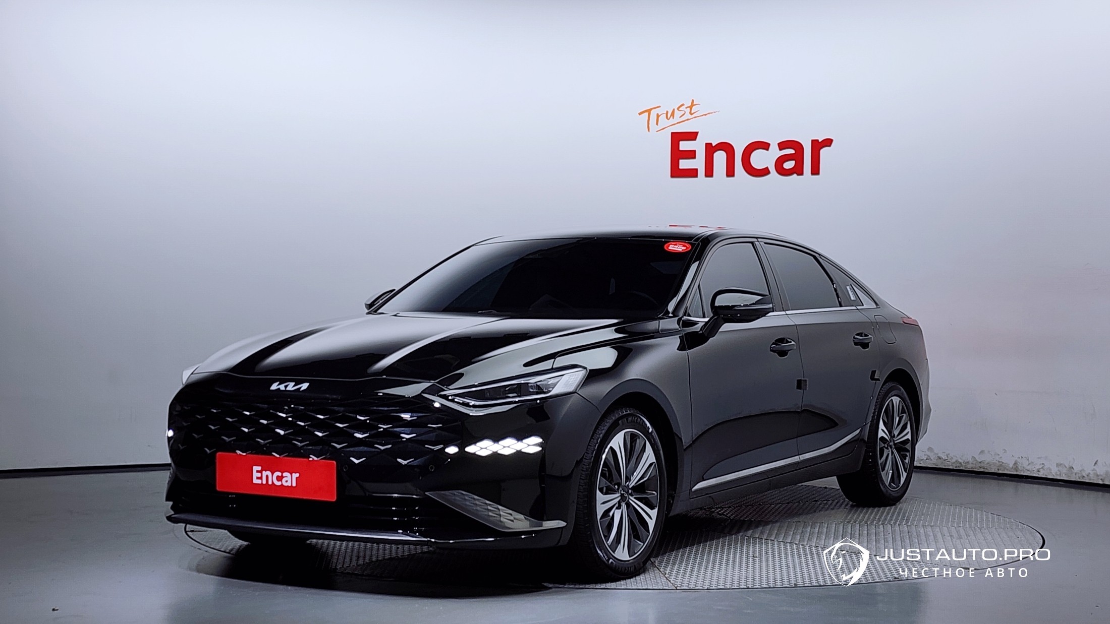 Автомобиль Kia K8