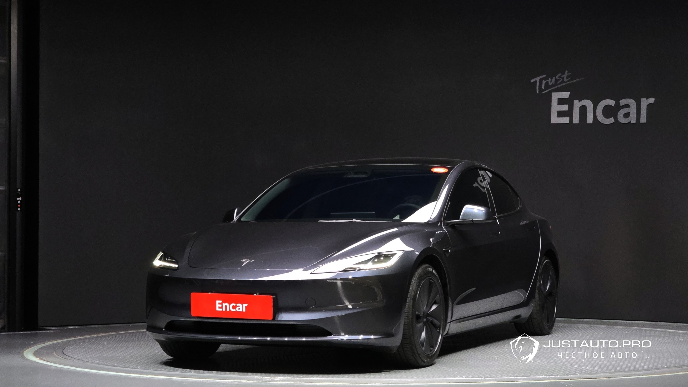 Автомобиль Tesla Model 3