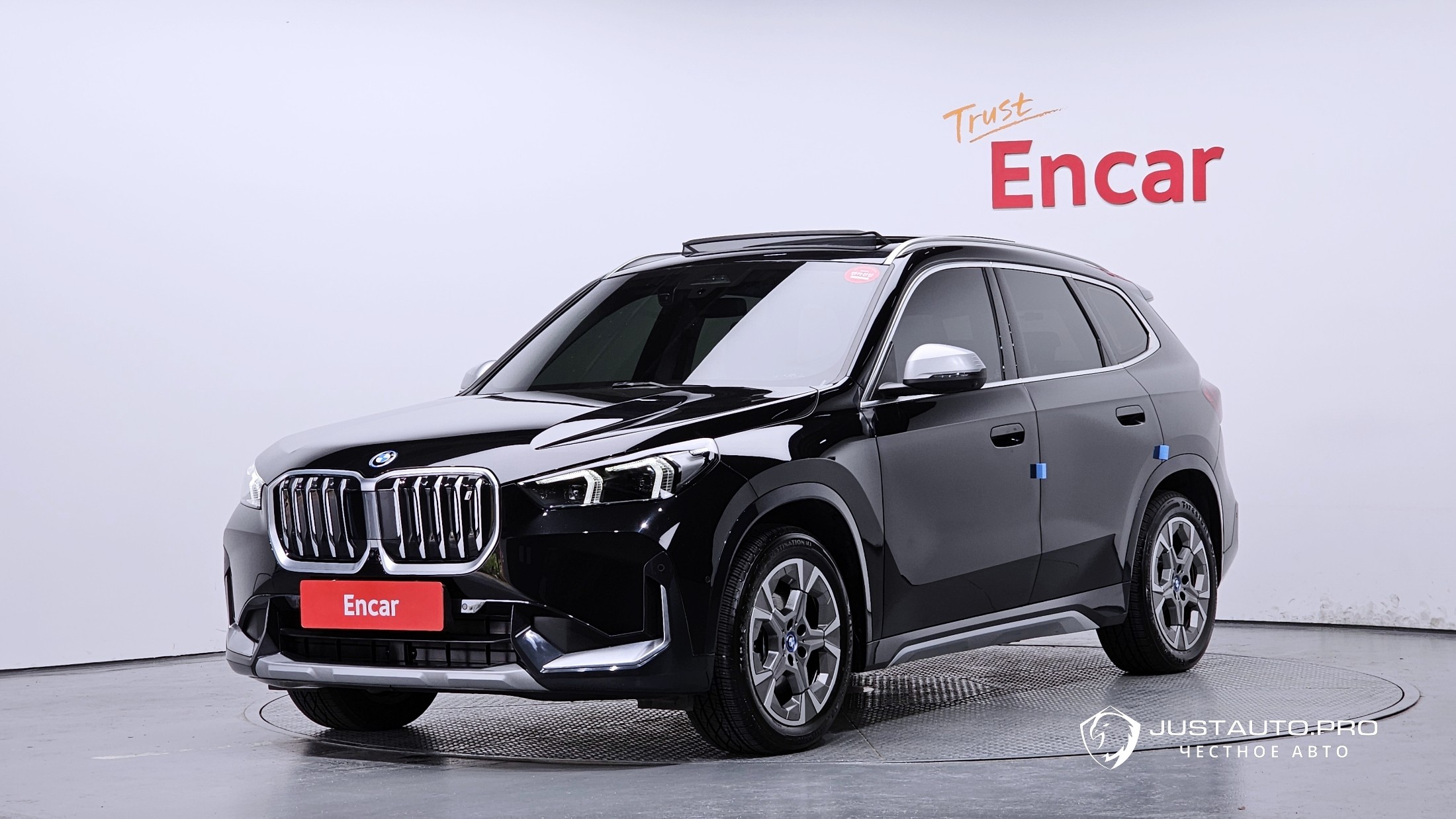 Автомобиль BMW iX1